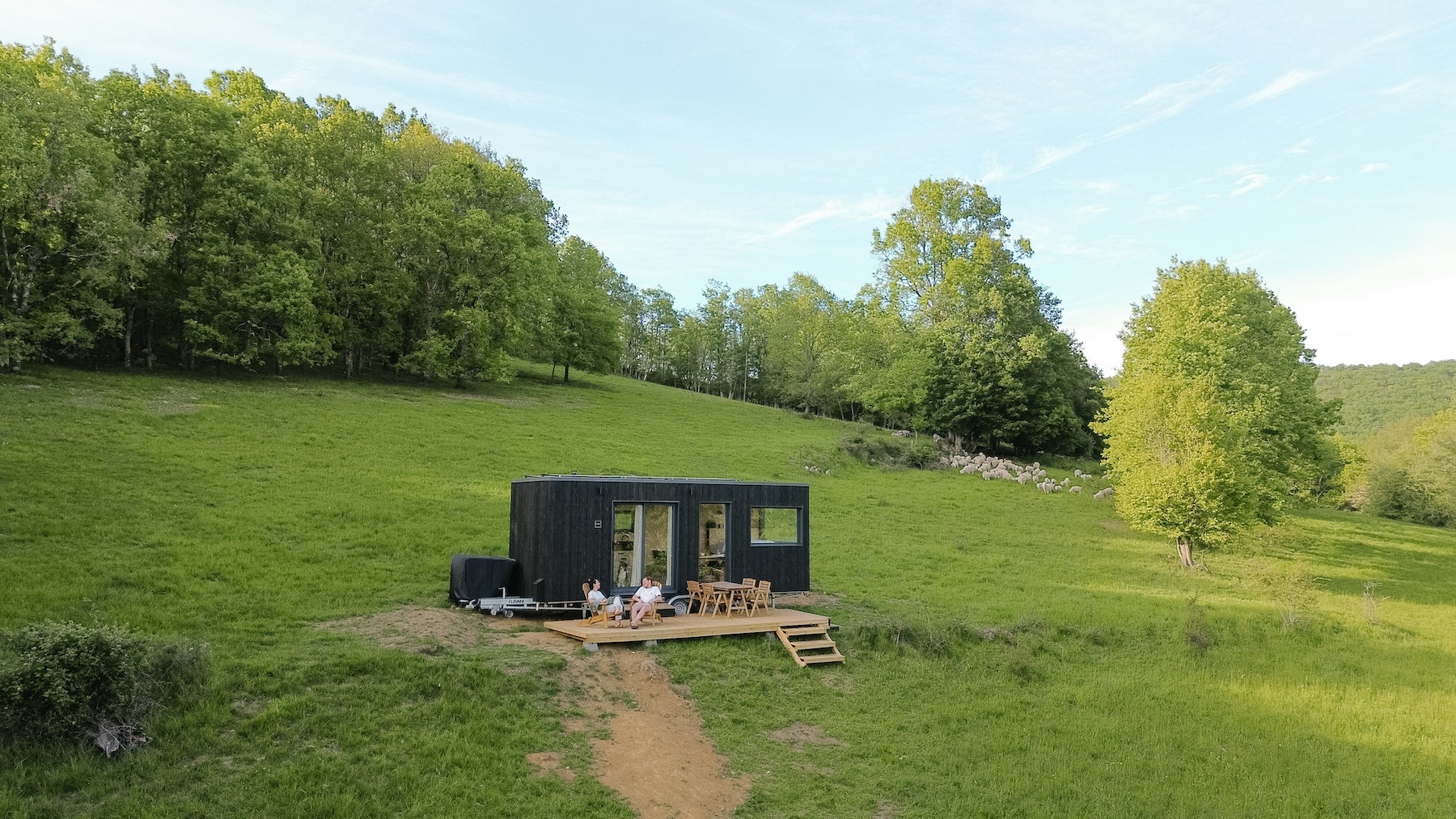 Tiny house face aux Pyrénées : une escapade inspirante à Belbèze-En-Comminges — détail architectural