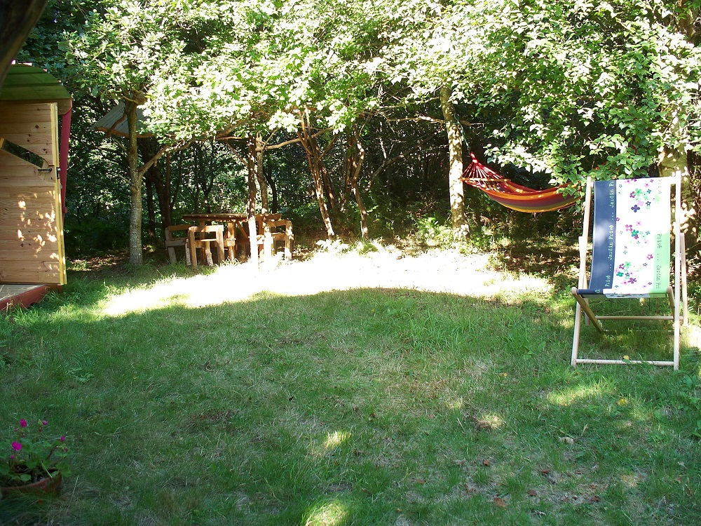 La Roulotte du P'tit Gris : une évasion en pleine nature à Fermanville — chambre
