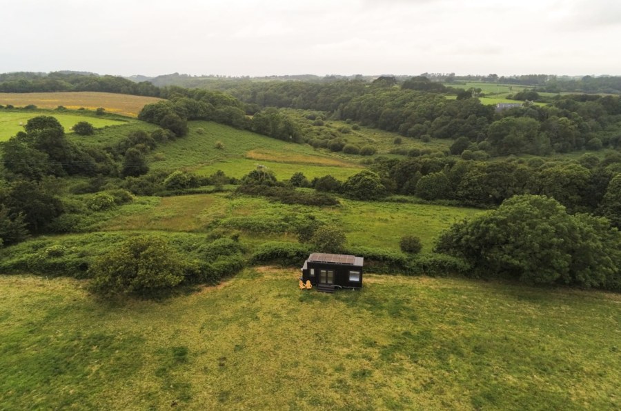 Parcel Tiny House — Évasion nature avec spa à Plonéour-Lanvern à Plonéour-Lanvern — vue intérieure