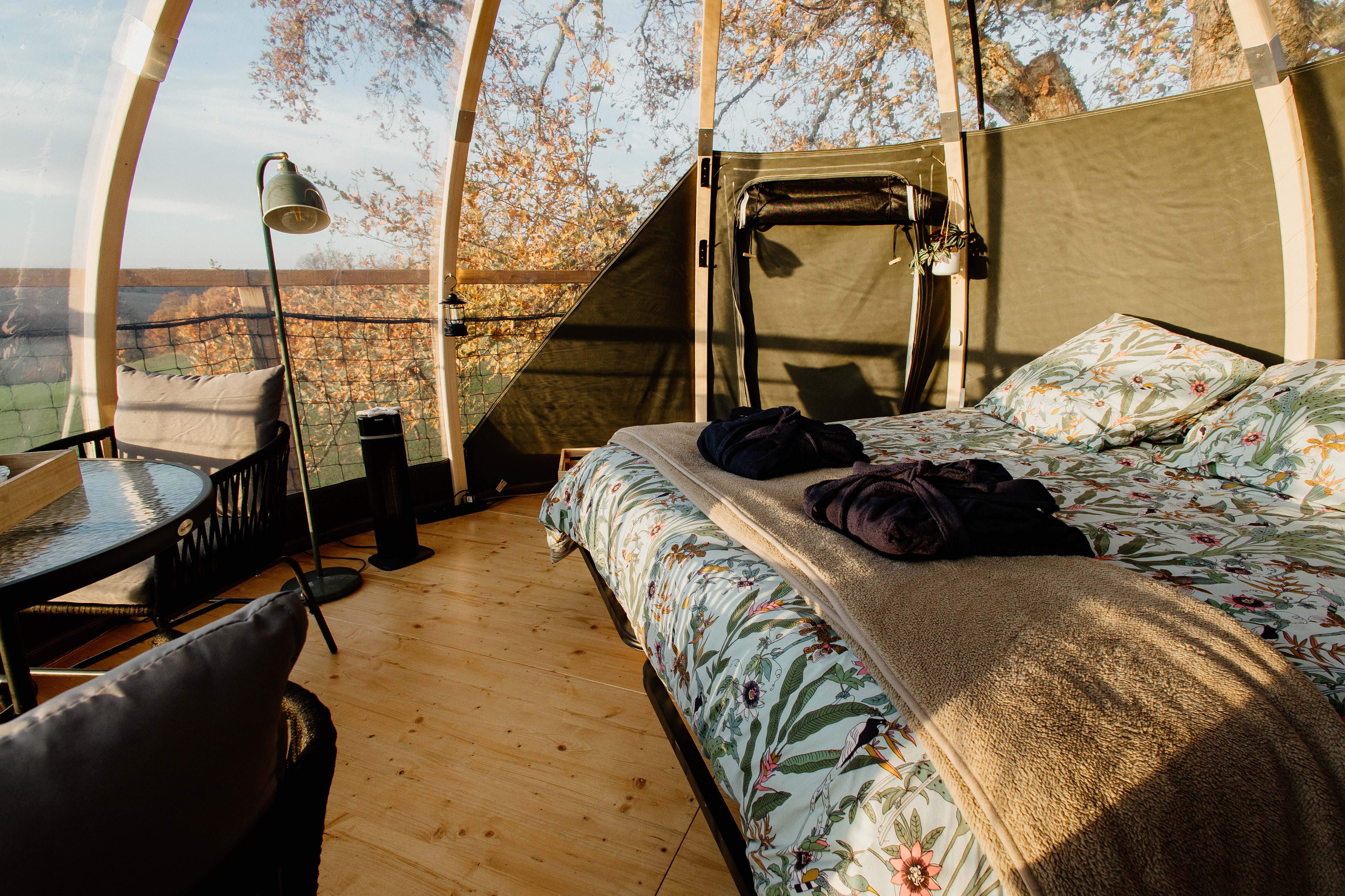 Bulle au sommet du Chêne & Spa — Nuit perchée à 6m dans le Gers à Lartigue — salle de bain