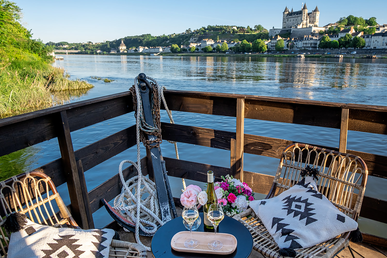 Le Martin Pêcheur : un écolodge flottant en Pays de la Loire à Saumur — vue intérieure