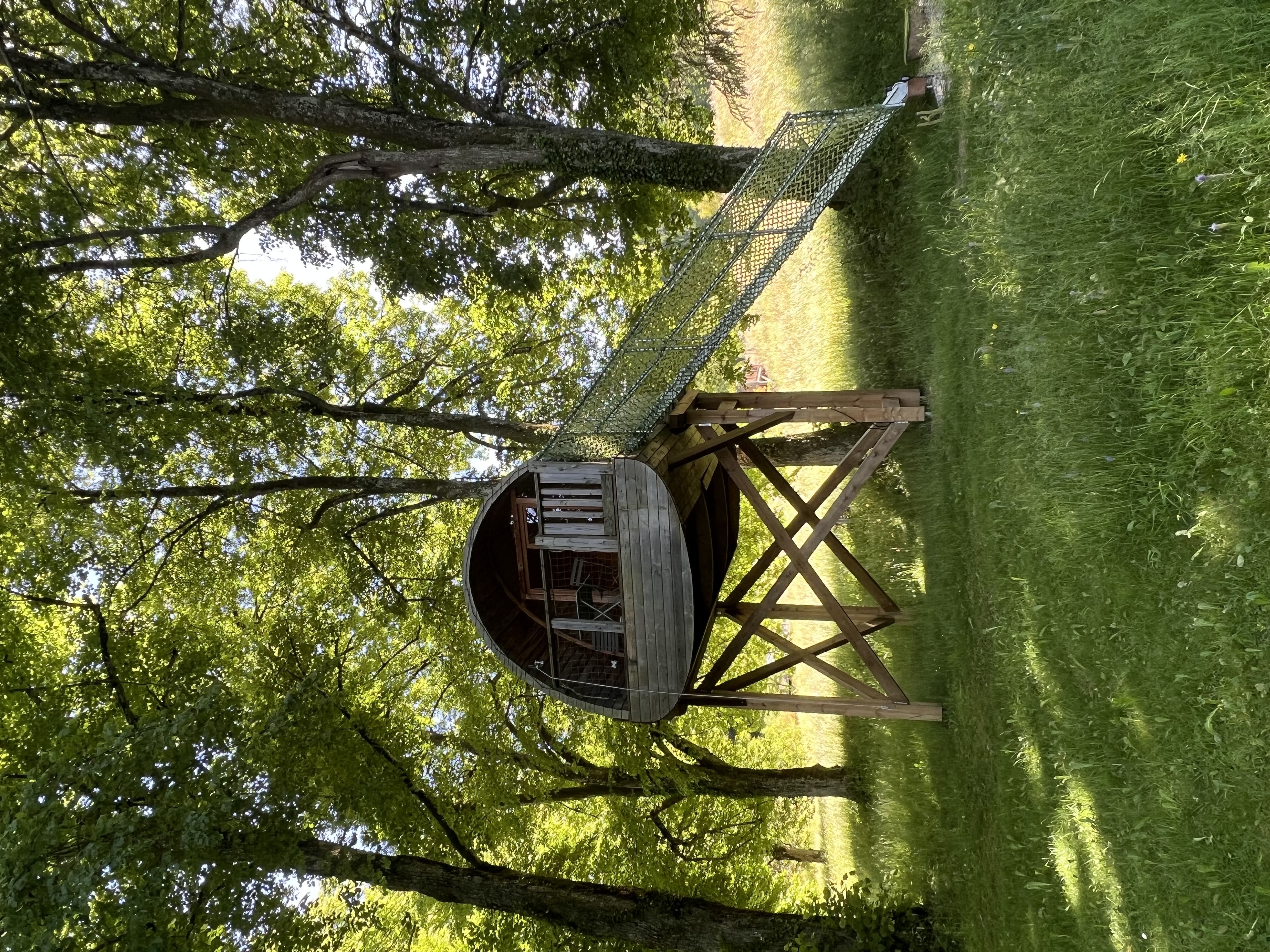 Cabane accès Escalier & Spa privatisable — Cabane dans les arbres à Isère