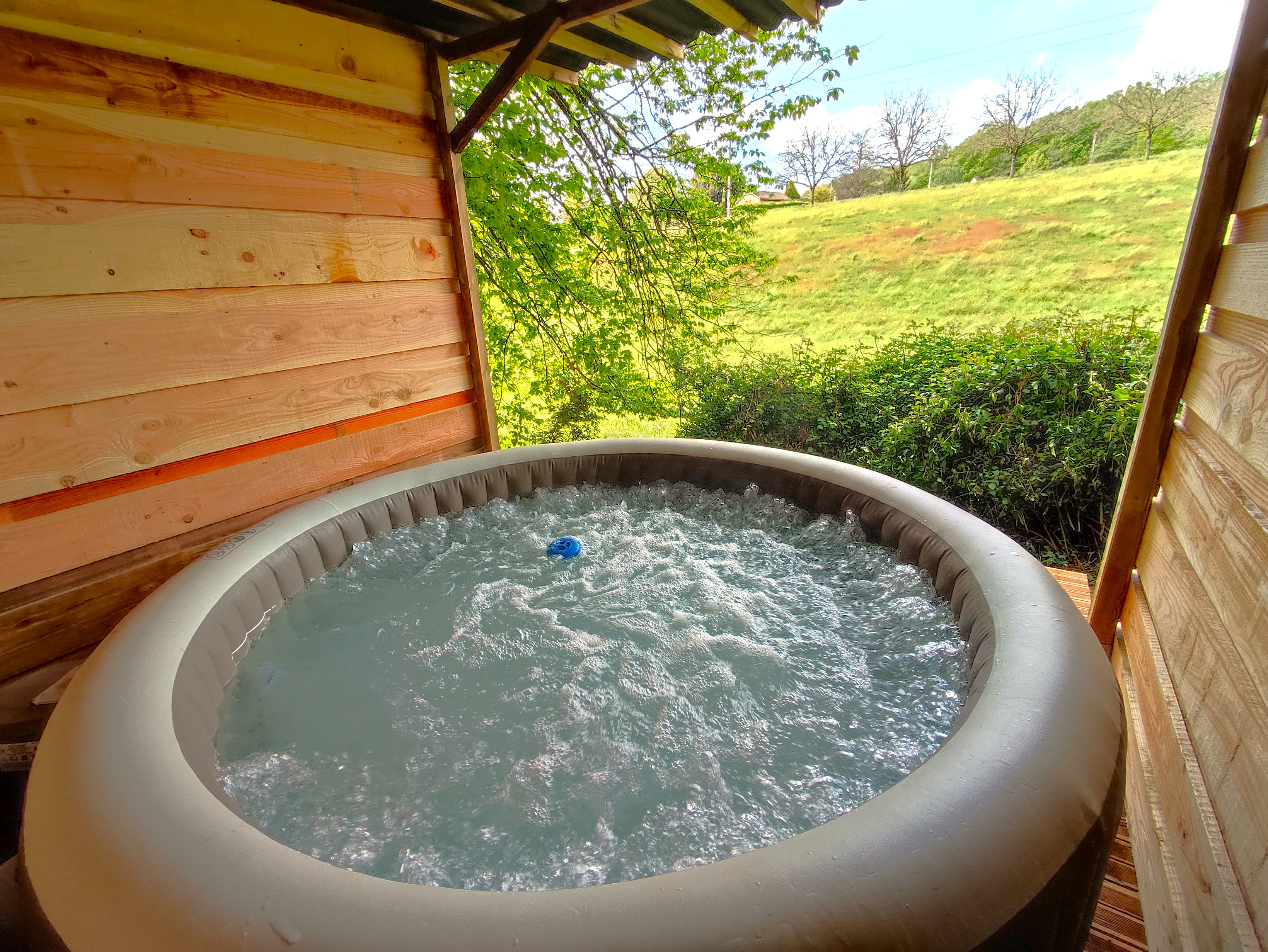 Le Dôme de la Maison de Tari — Nuit insolite avec spa en Dordogne à Périgueux — vue intérieure