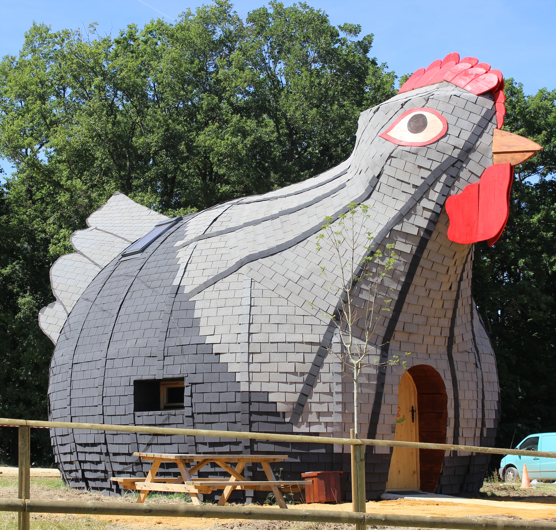 Maison Poule : une expérience inclassable en pleine nature — Maison à Dienne