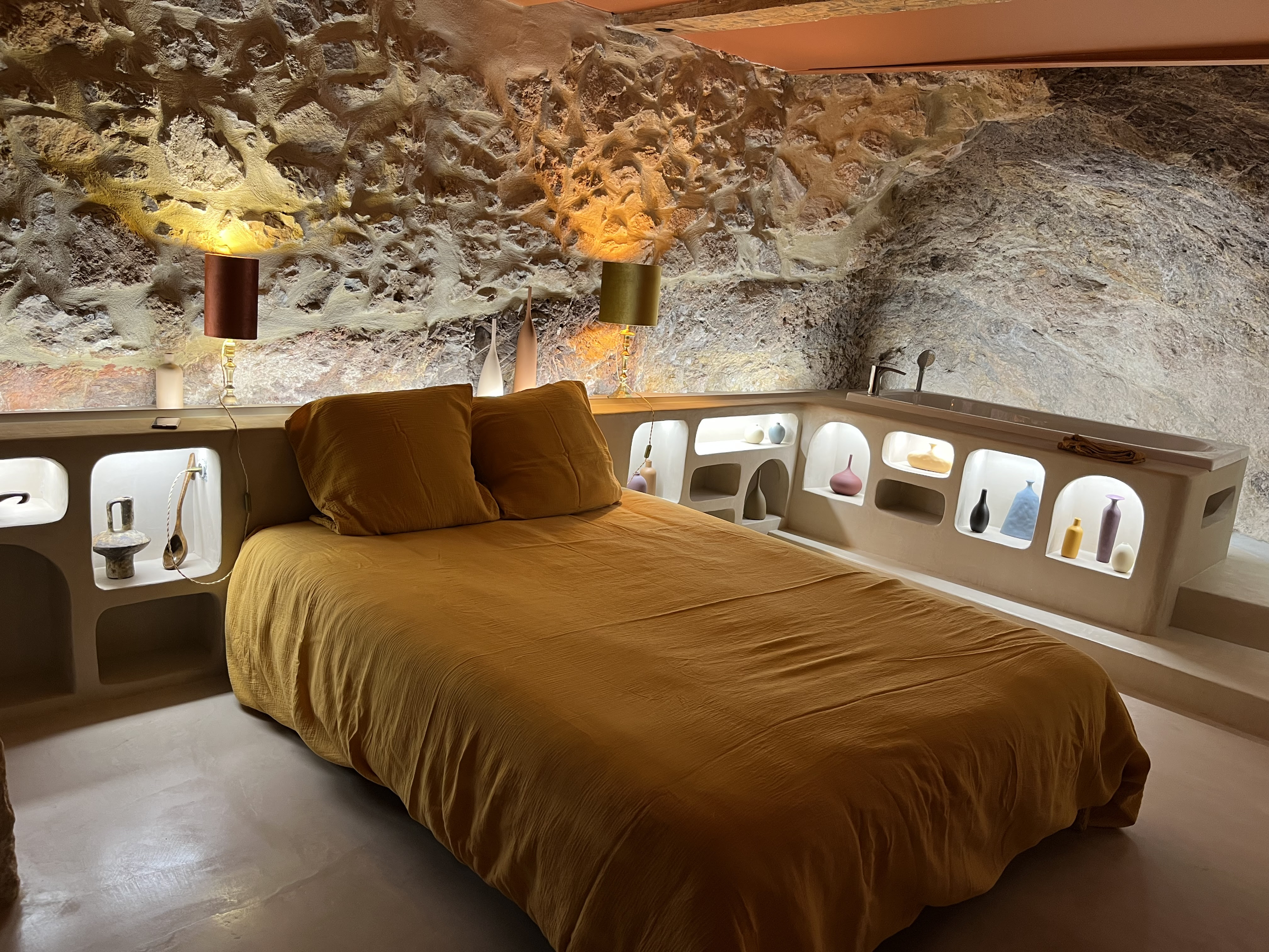 Escapade troglodyte à FITOU — Grotte avec terrasse panoramique