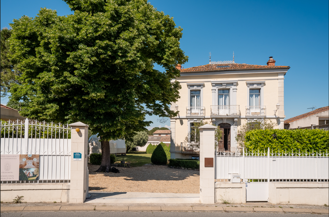 Maison de maître 4* — Séjour avec piscine à Hérault