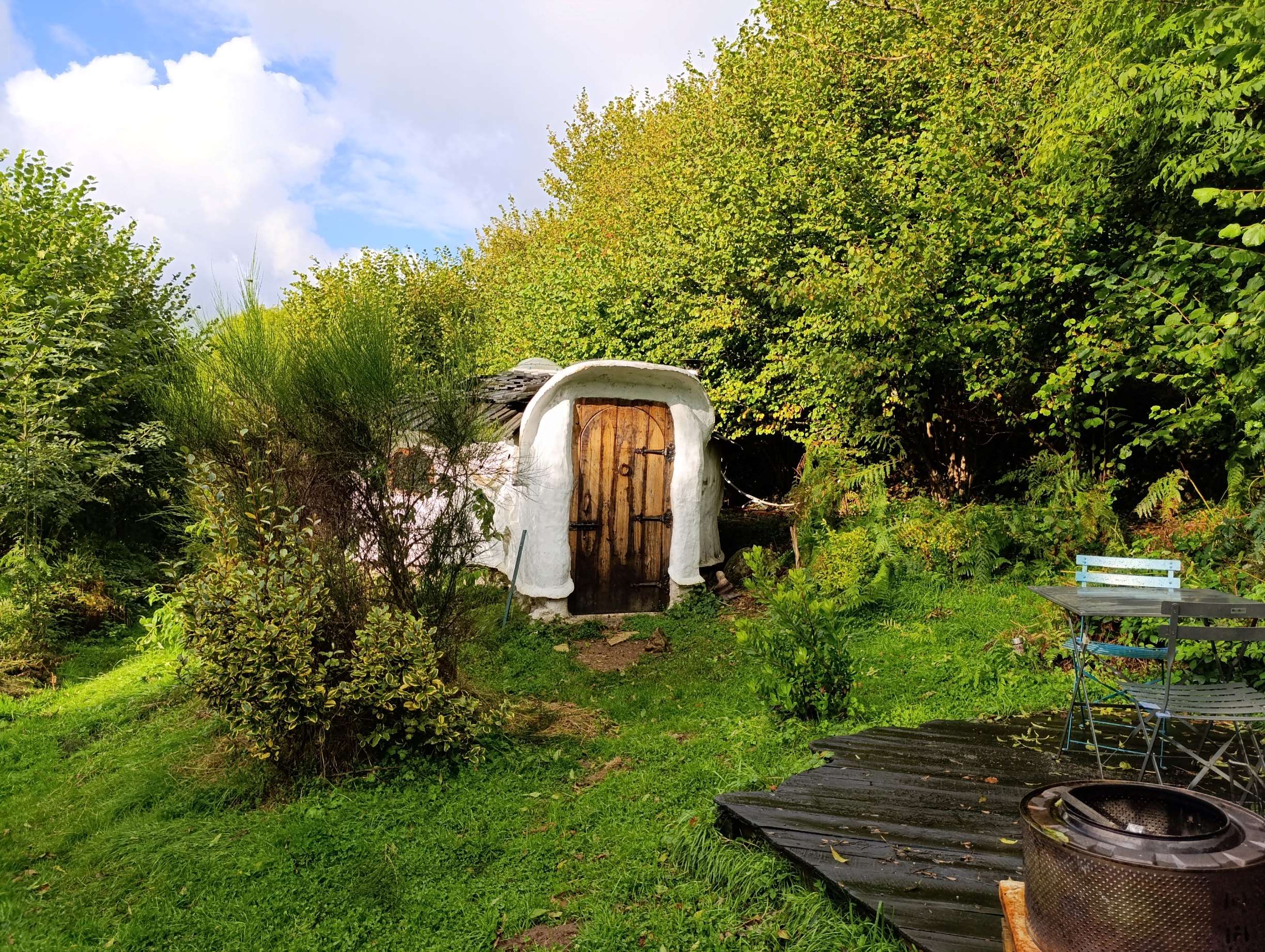 La Kerterre des Grillons : un refuge insolite en Auvergne — Cabane à St Nicolas Des Biefs