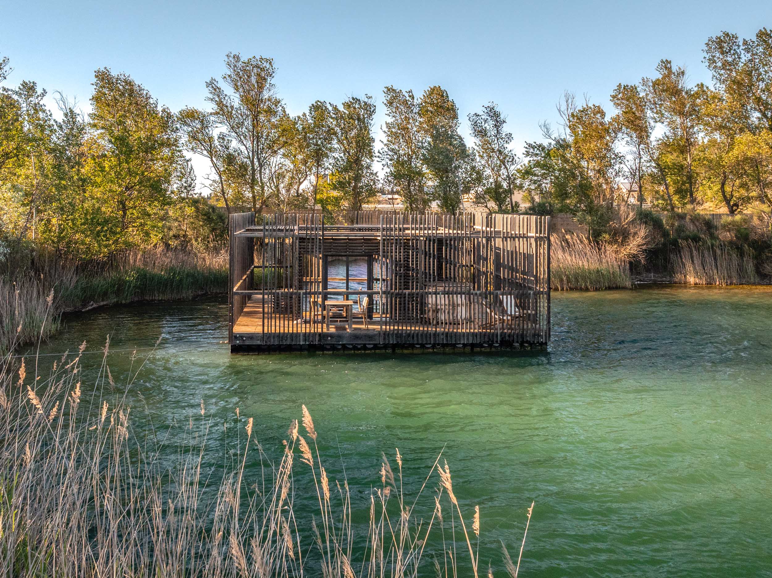 Cabane Spa Parenthèse : une évasion sur l'eau en Provence
