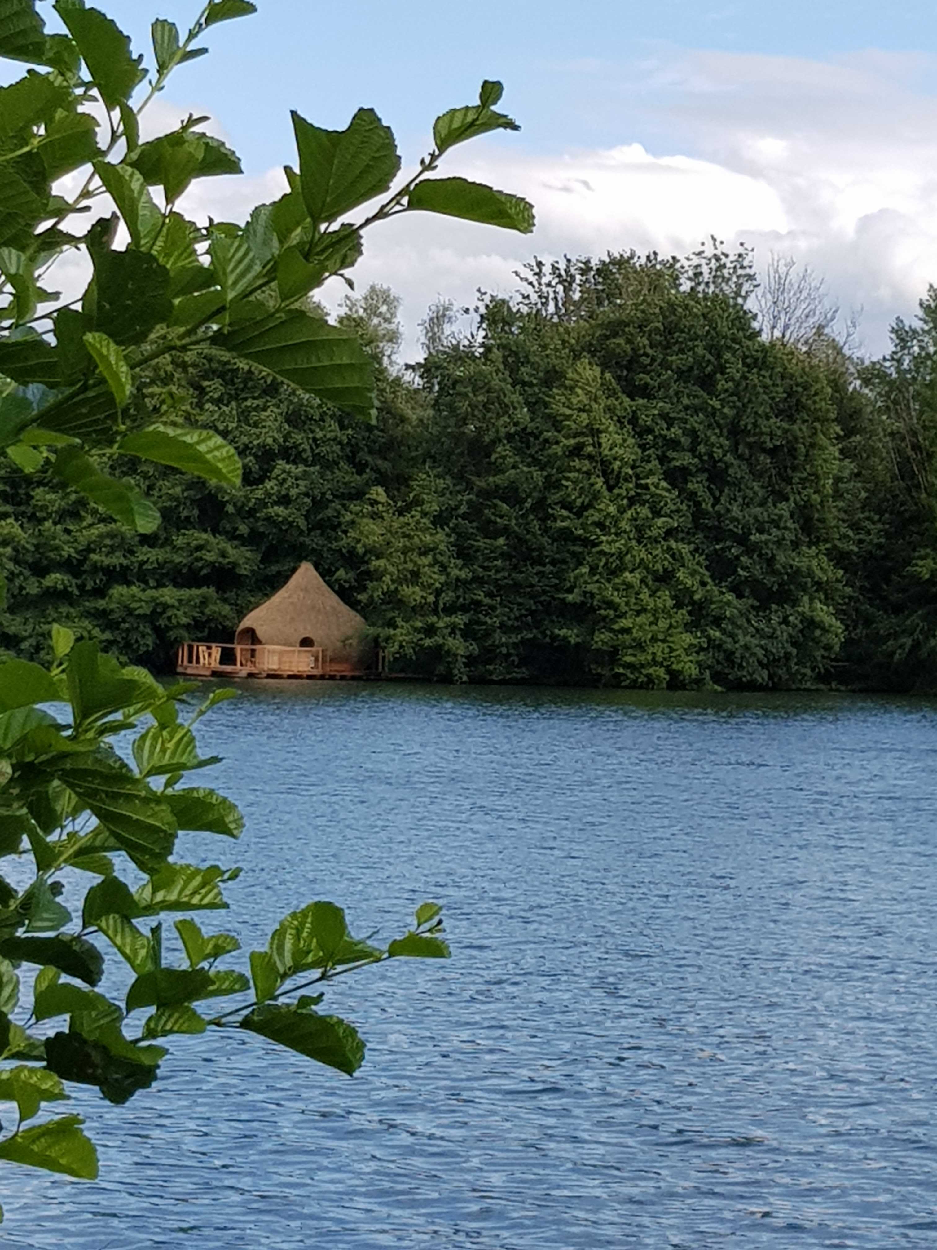 Cabane Spa Divine : une évasion sur l'eau en Franche-Comté à Chassey-Lès-Montbozon — espace de vie