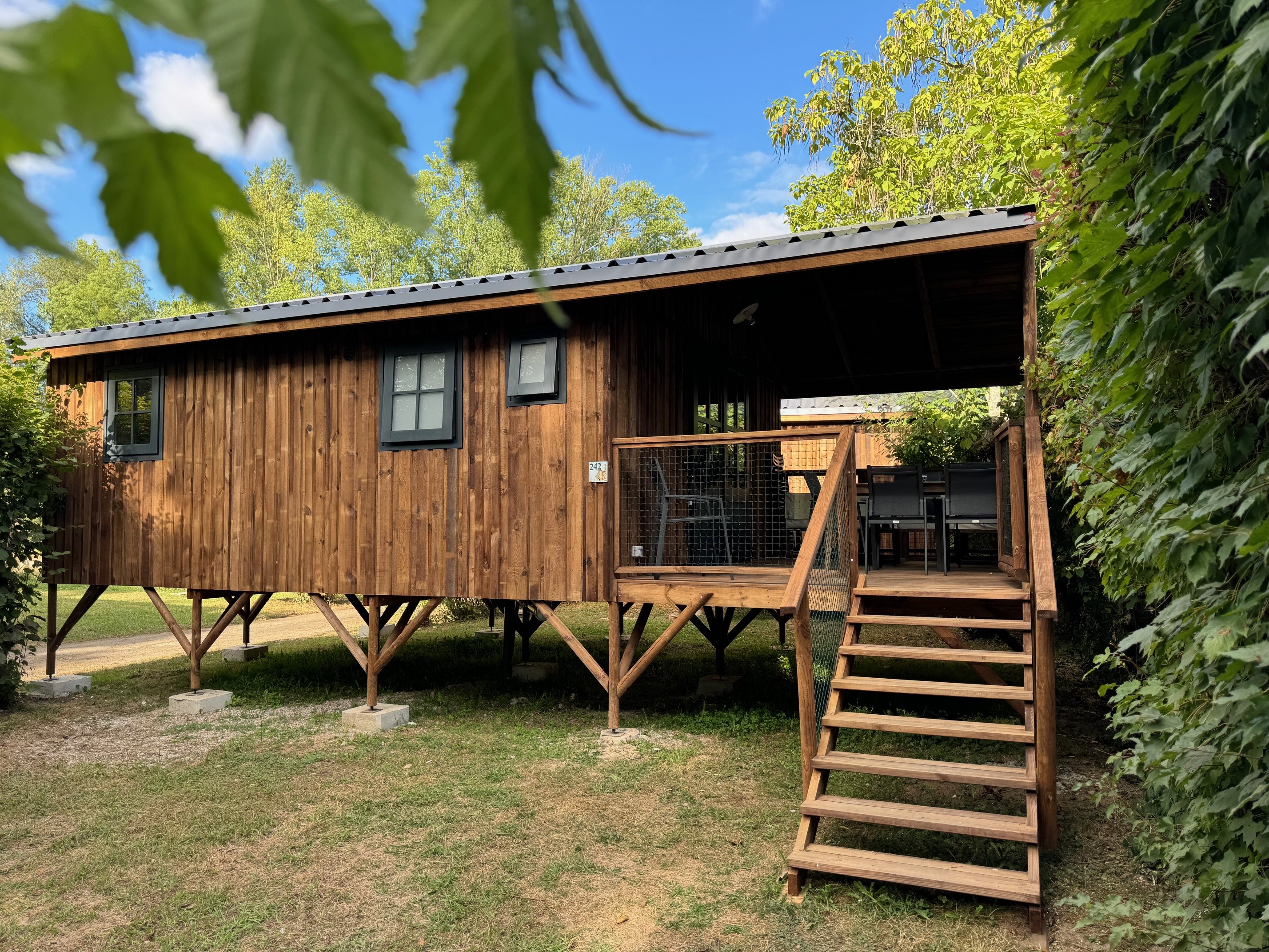 Photo 2/9 — Cabane « Cabane Premium sur pilotis en Aquitaine : une expérience unique » à Saint-Astier Dordogne