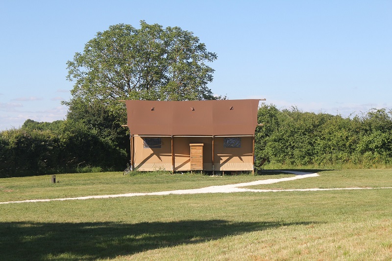 Safari Lodge : une expérience immersive en pleine nature à Batilly-En-Puisaye — vue intérieure