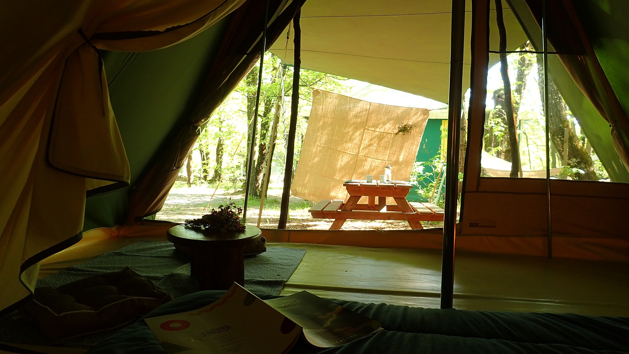 Tente Castor — Camping cocooning avec spa en Ardèche à Le Teil — chambre