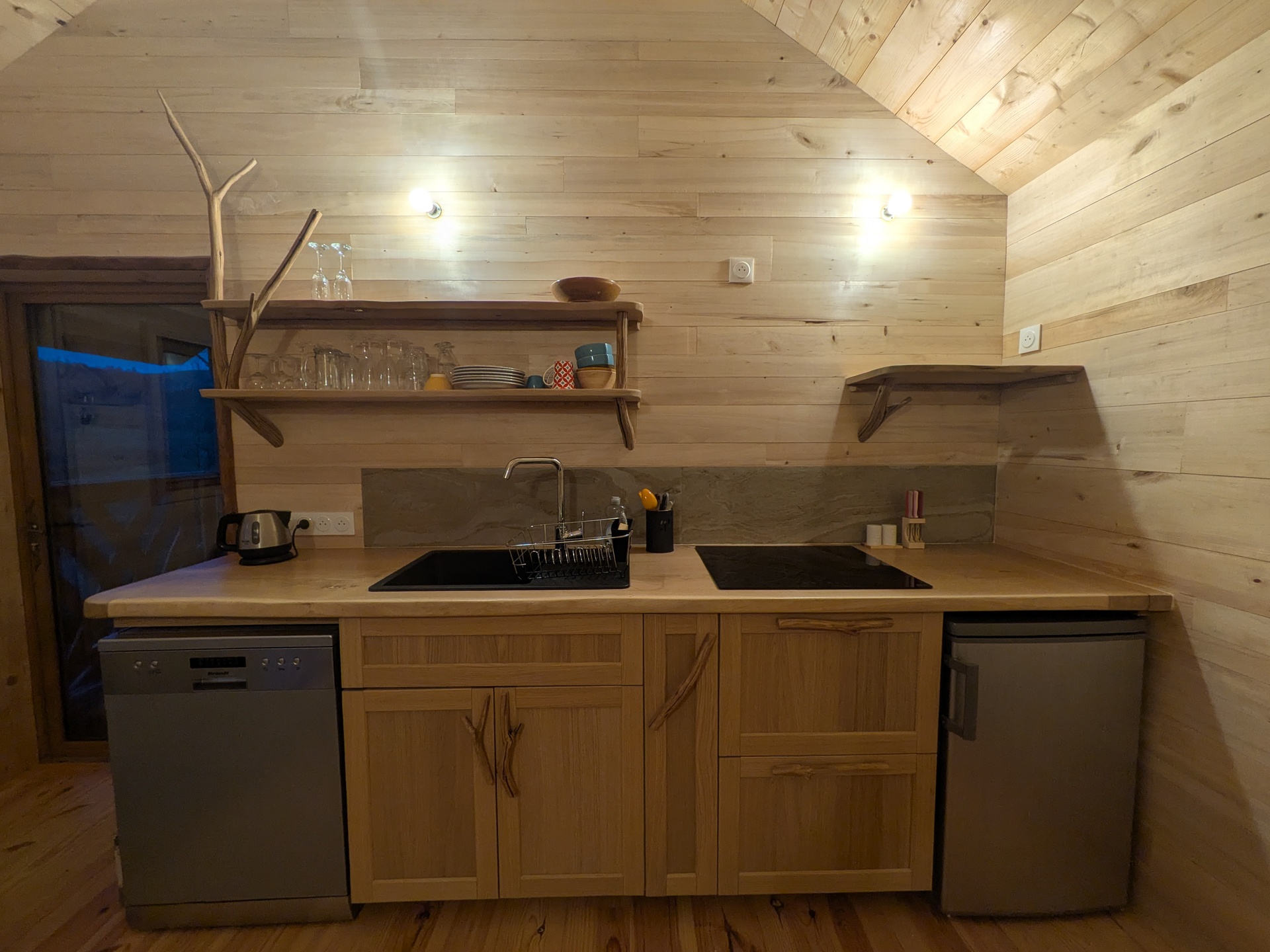 Le Clocheton des Fées — Cabane sur pilotis avec spa à Cantal à Saint-Jacques-des-Blats — détail architectural