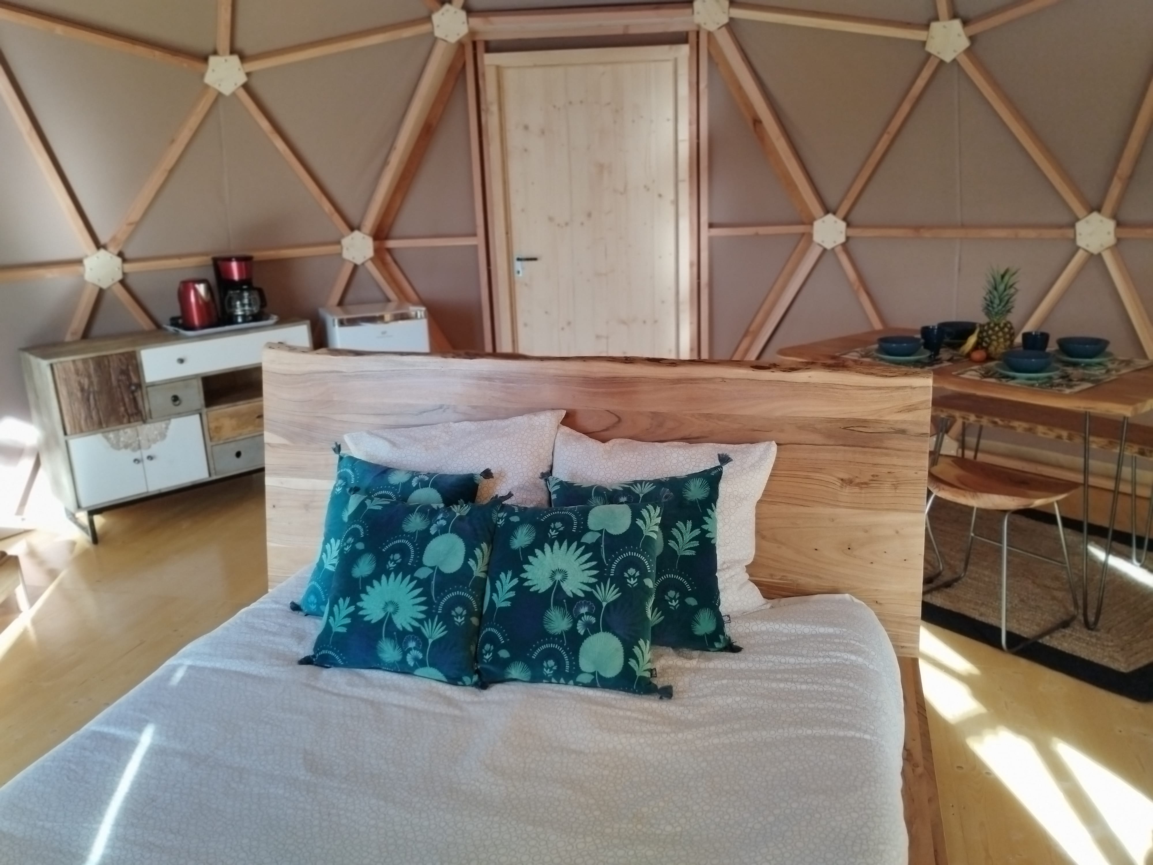 Un dôme étoilé familial pour des nuits magiques en Rhône-Alpes à Albon — espace de vie