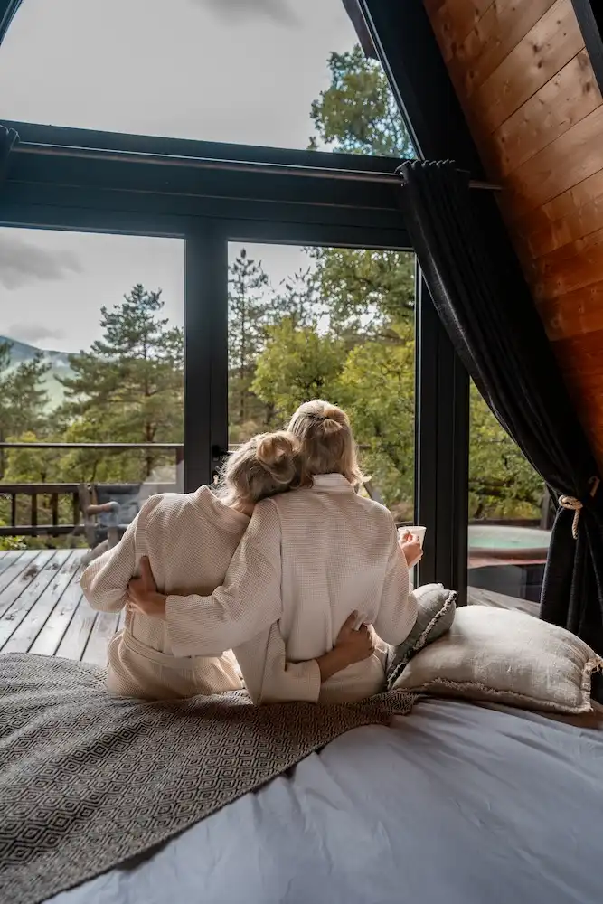 Petite Buëch — Cabane dans les arbres avec spa à Hautes-Alpes à Gap — détail architectural