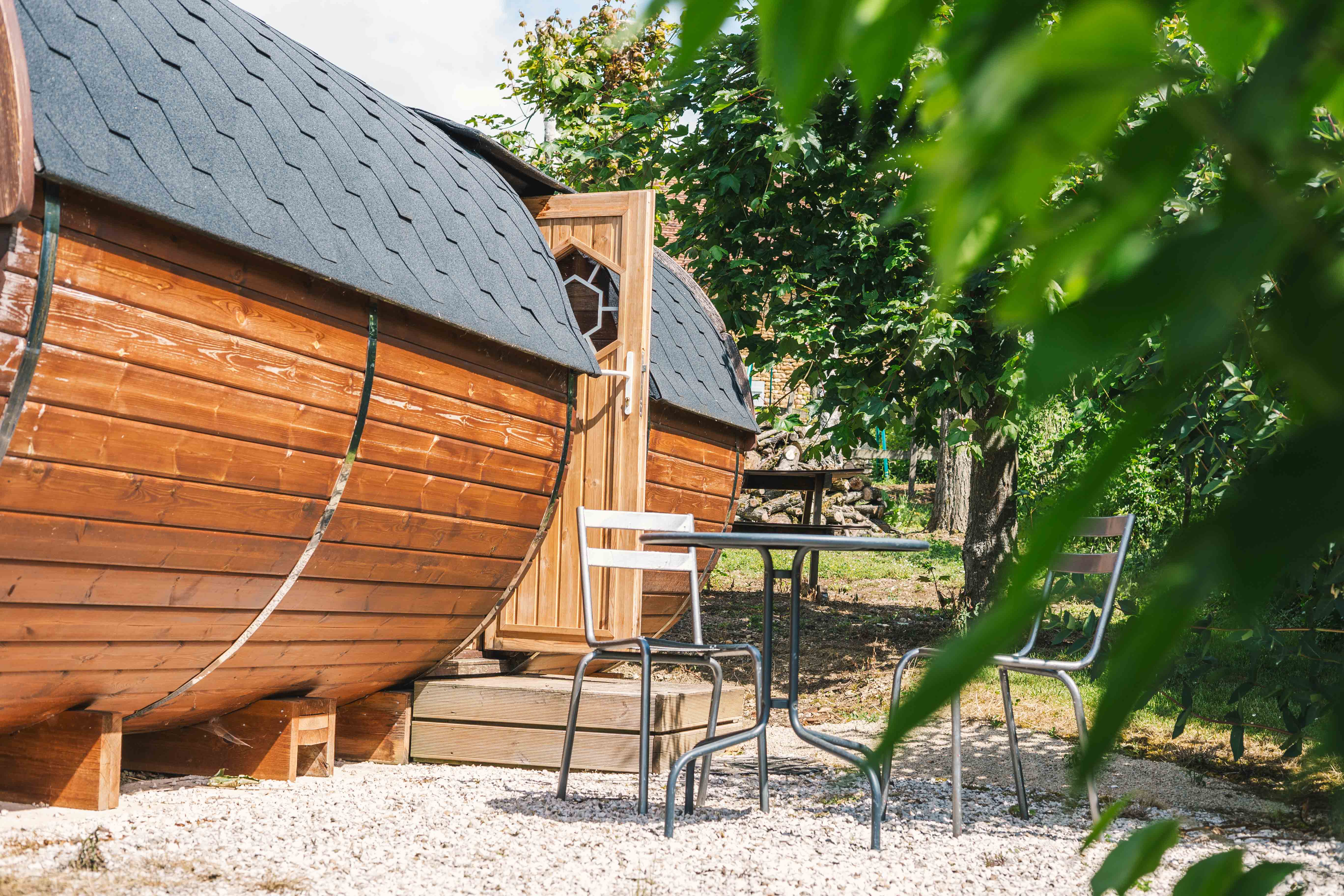 Tonneau en bois insolite — Hébergement avec spa à Saône-et-Loire à Autun — chambre