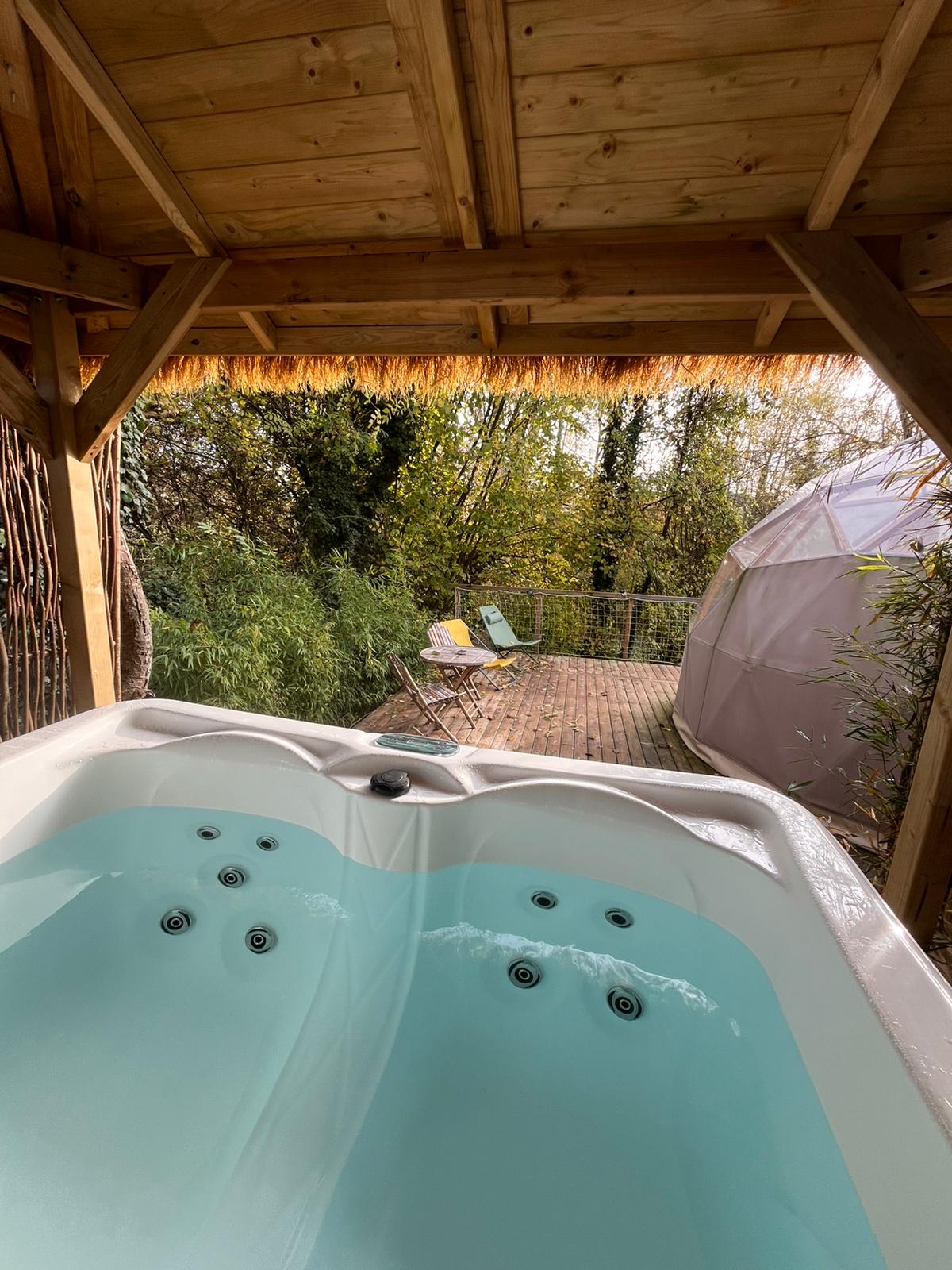 Dôme Guatape avec jacuzzi — Dôme romantique à Seine-et-Marne à Serris — vue intérieure