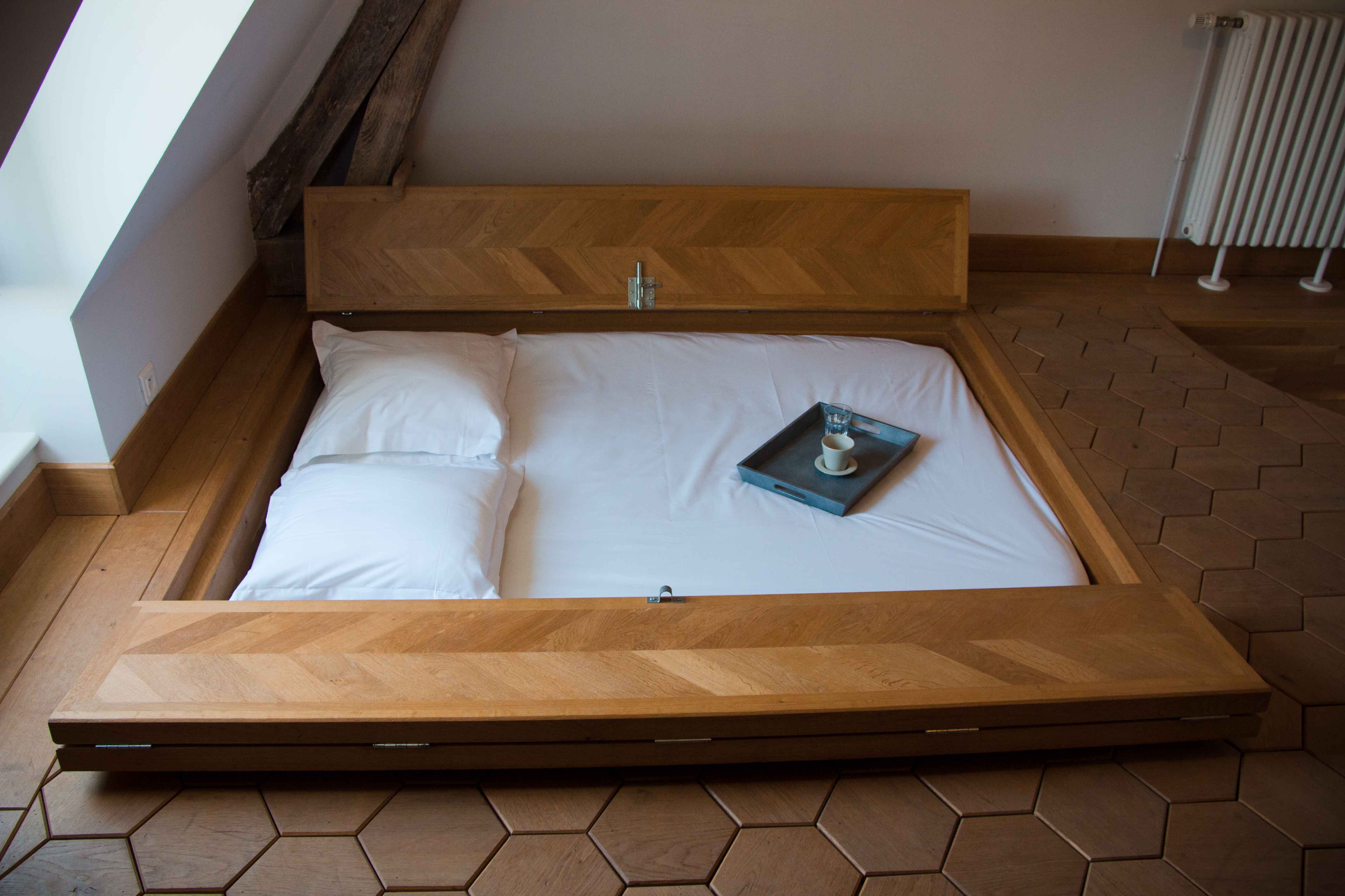 Découvrez Saturnia Pyri, une chambre à thème envoûtante à Saint-Jean-De-Boiseau — salle de bain