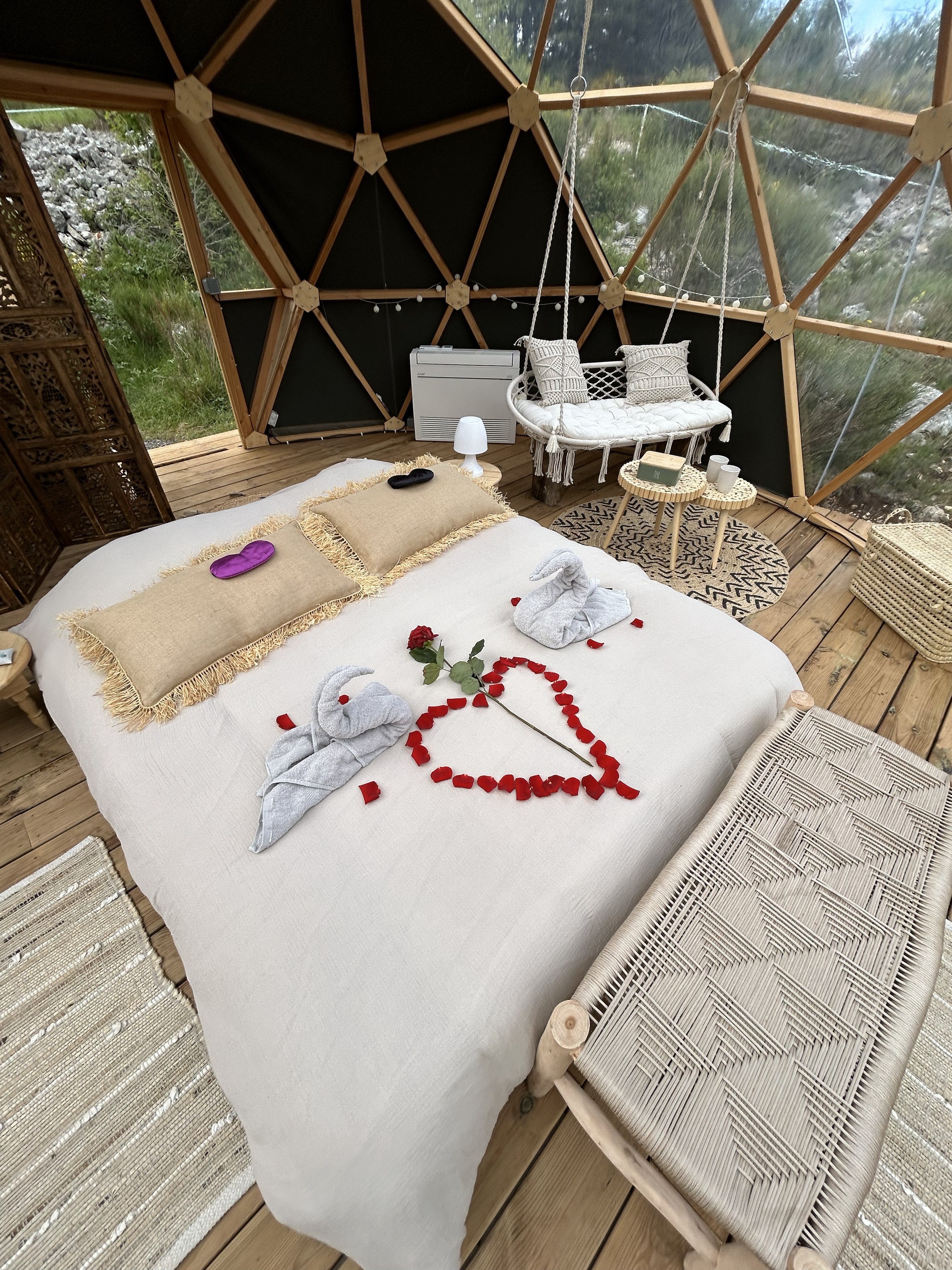 Évasion sous un Dôme étoilé avec Spa en Provence à Bézaudun-Les-Alpes — espace de vie