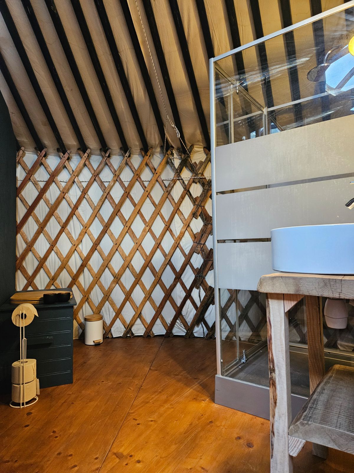 Belle et grande yourte mongole — Évasion nature à Haute-Vienne à Limoges — espace de vie