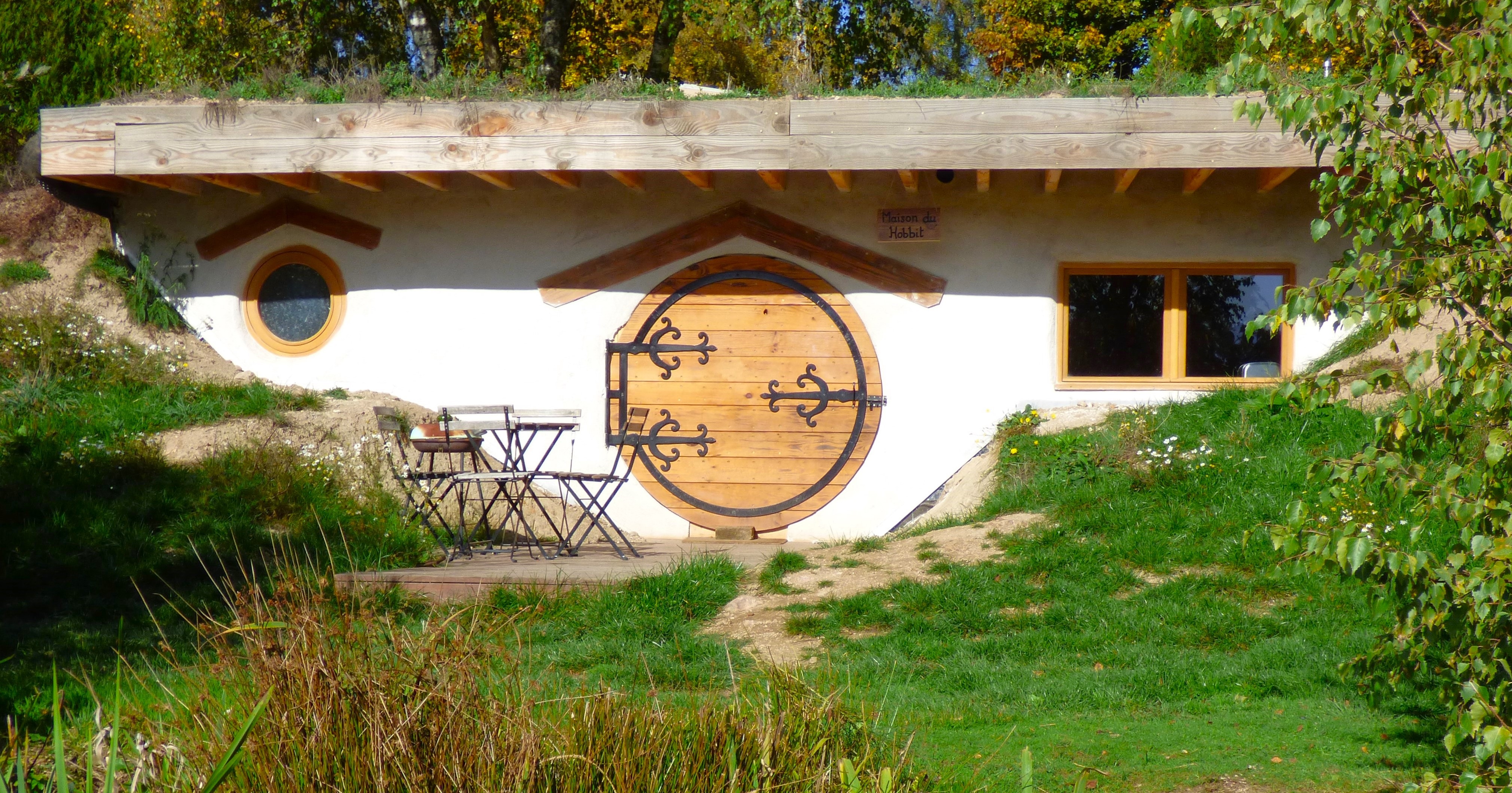 Échappez-vous dans une maison de hobbit au bord d'un lac — Maison de hobbit à Condat-En-Combraille