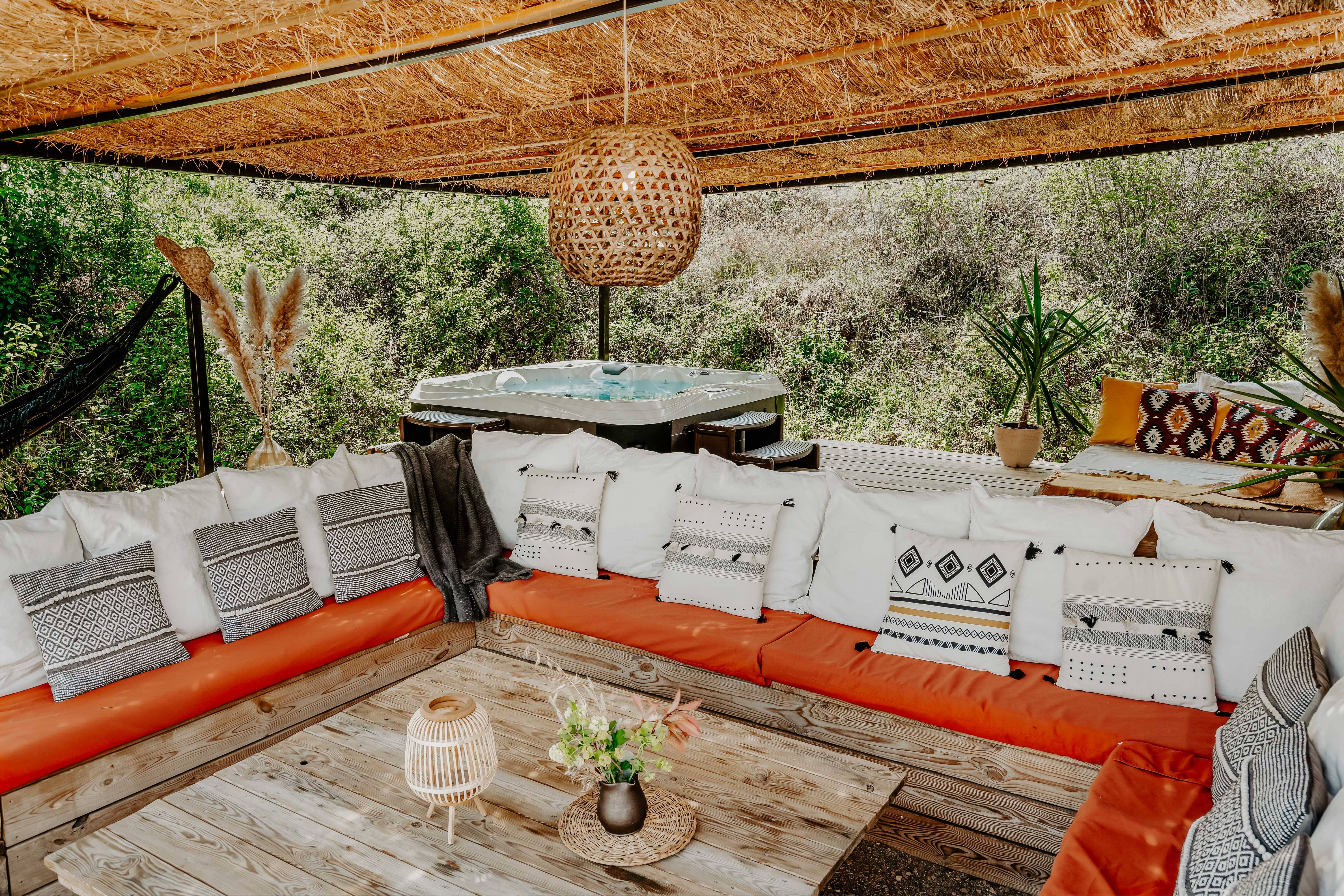 Évasion bohème : cabane avec spa privatif en Provence