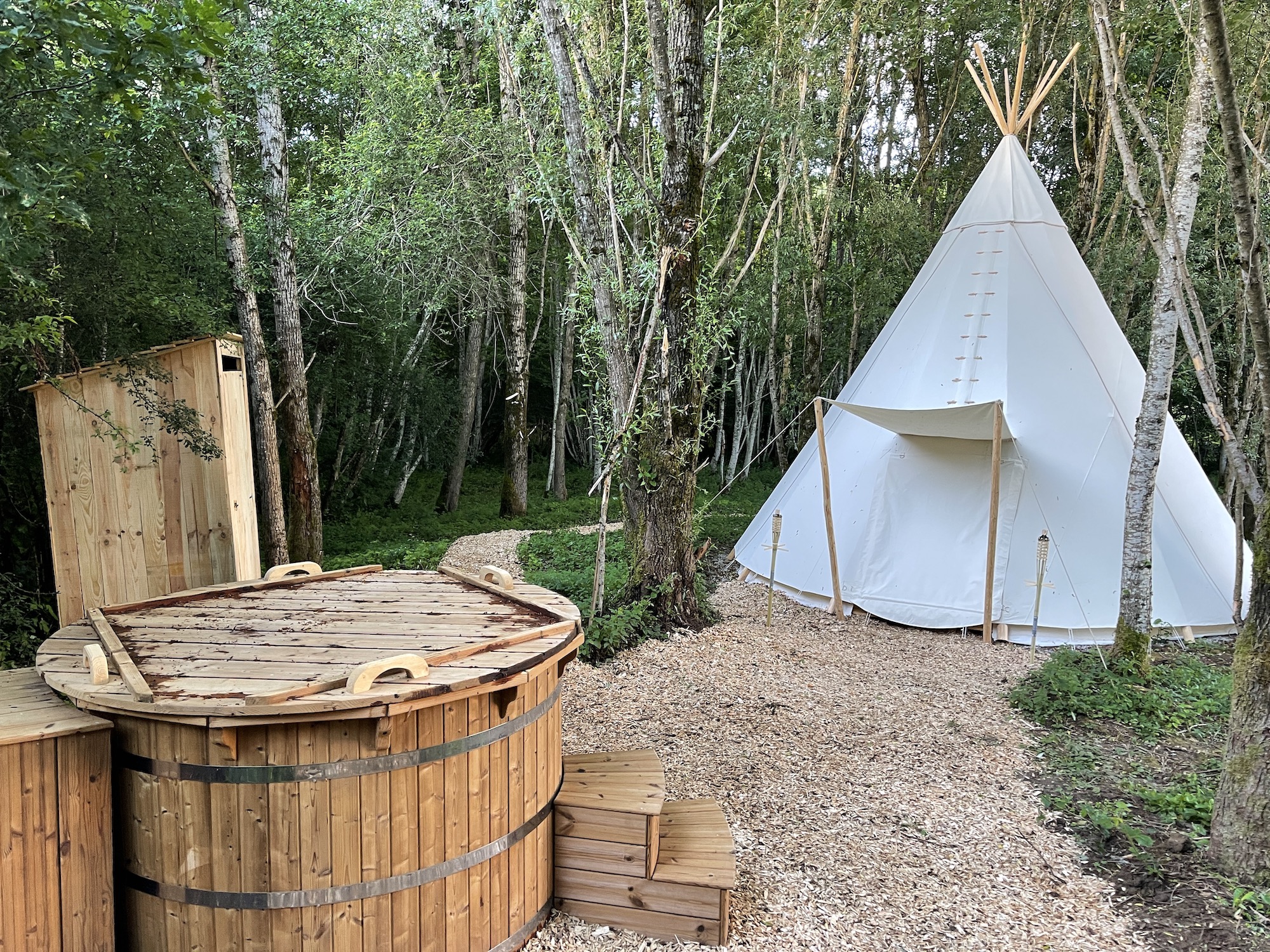 Tipi Leïka — Nuit romantique avec spa à Côte-d'Or à Dijon — vue intérieure