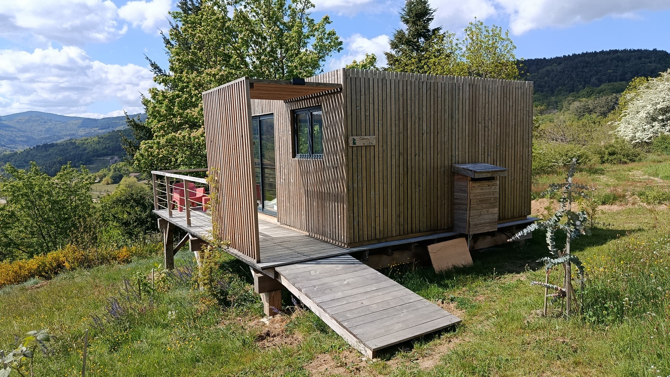 Cabane du Lutin — Cabane sur pilotis avec spa à Ardèche à Aubenas — espace de vie