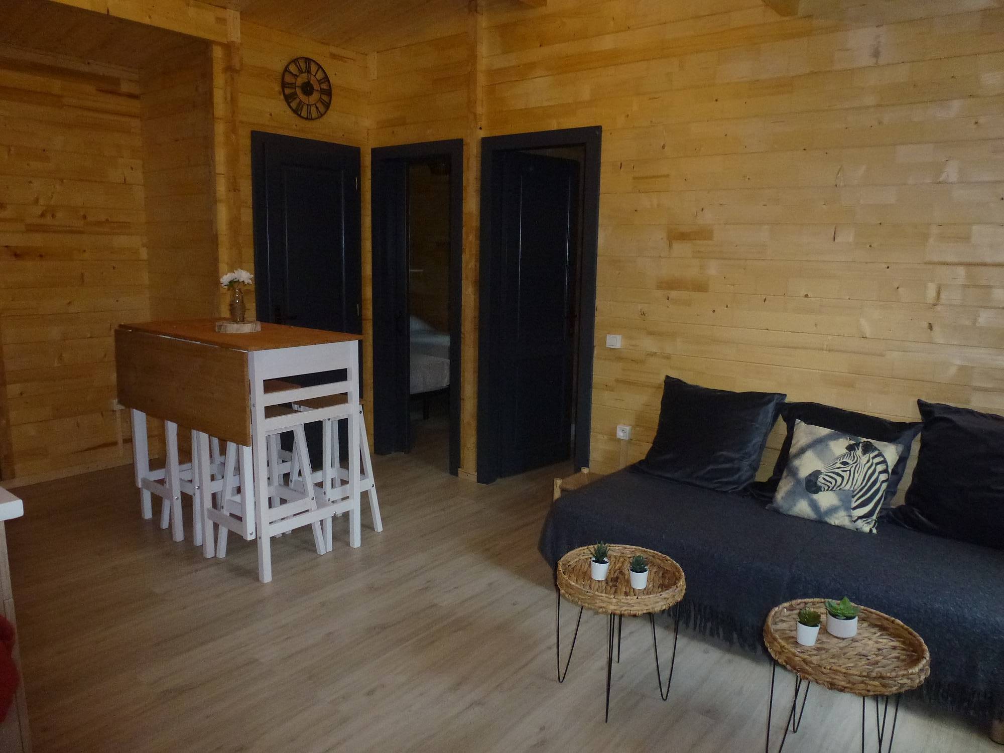 Une cabane insolite au cœur de la nature en Rhône-Alpes à Châteauneuf Sur Isère — chambre