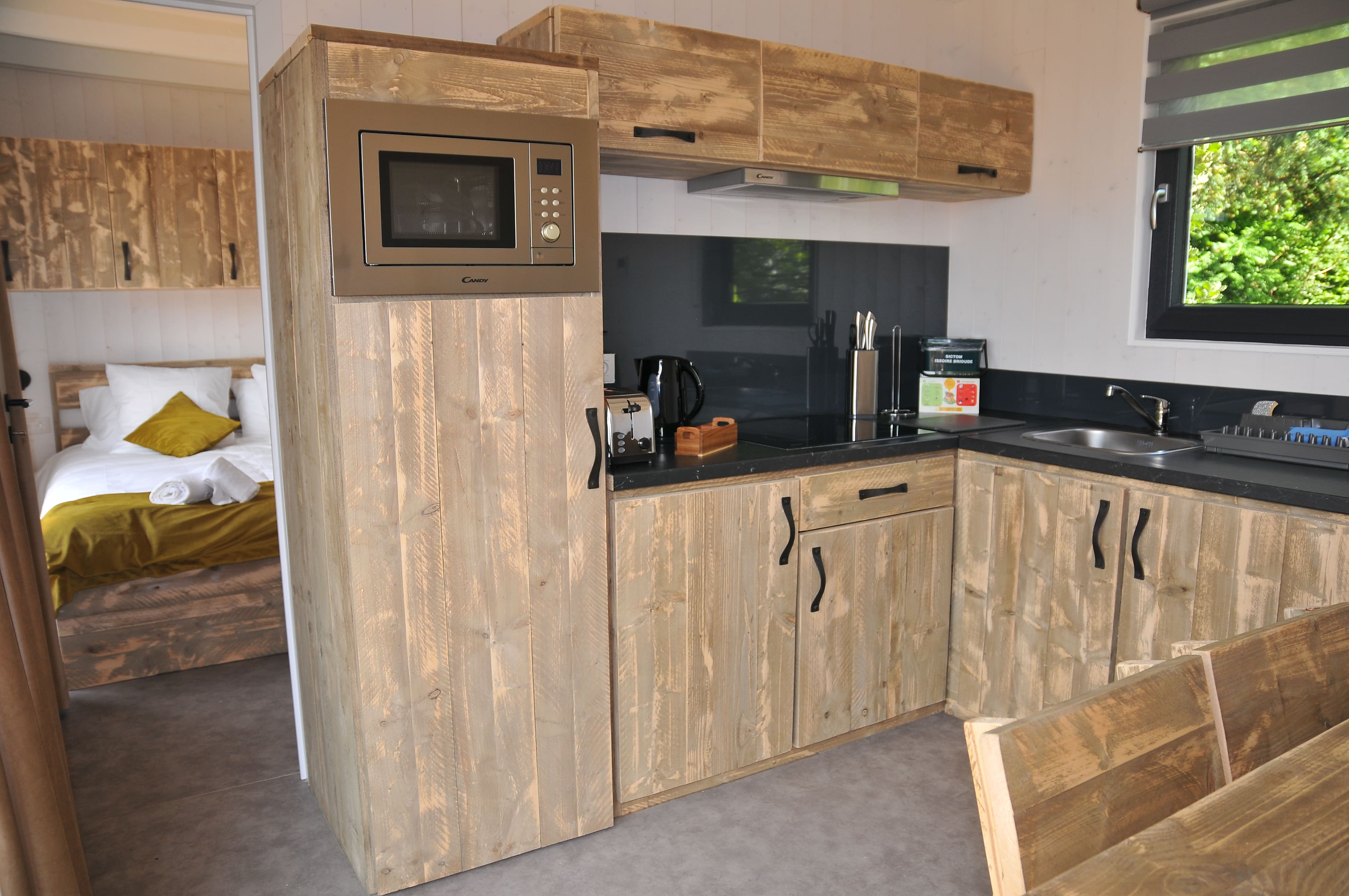 Cabane Brennus avec bain à remous en Auvergne à Vic-Le-Comte — vue depuis la terrasse