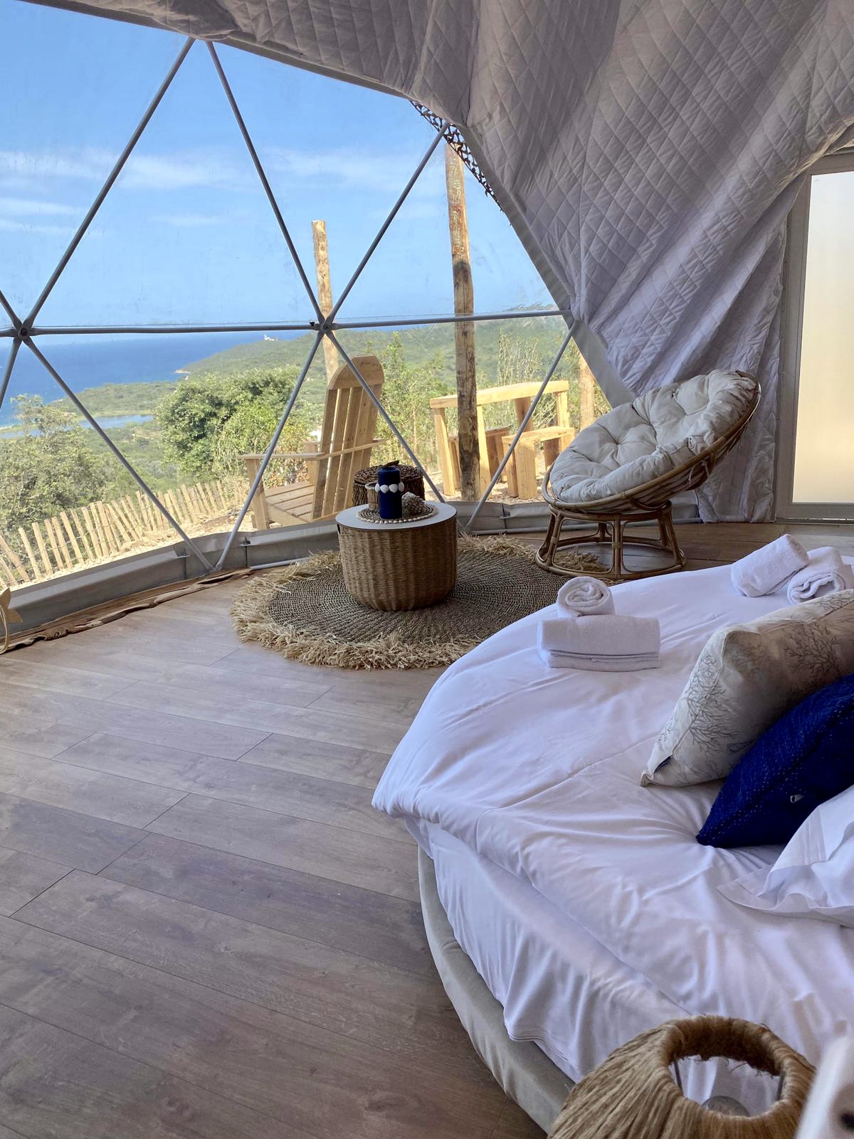 Mare — Dôme avec vue mer à Corse-du-Sud à Porto-Vecchio — salle de bain