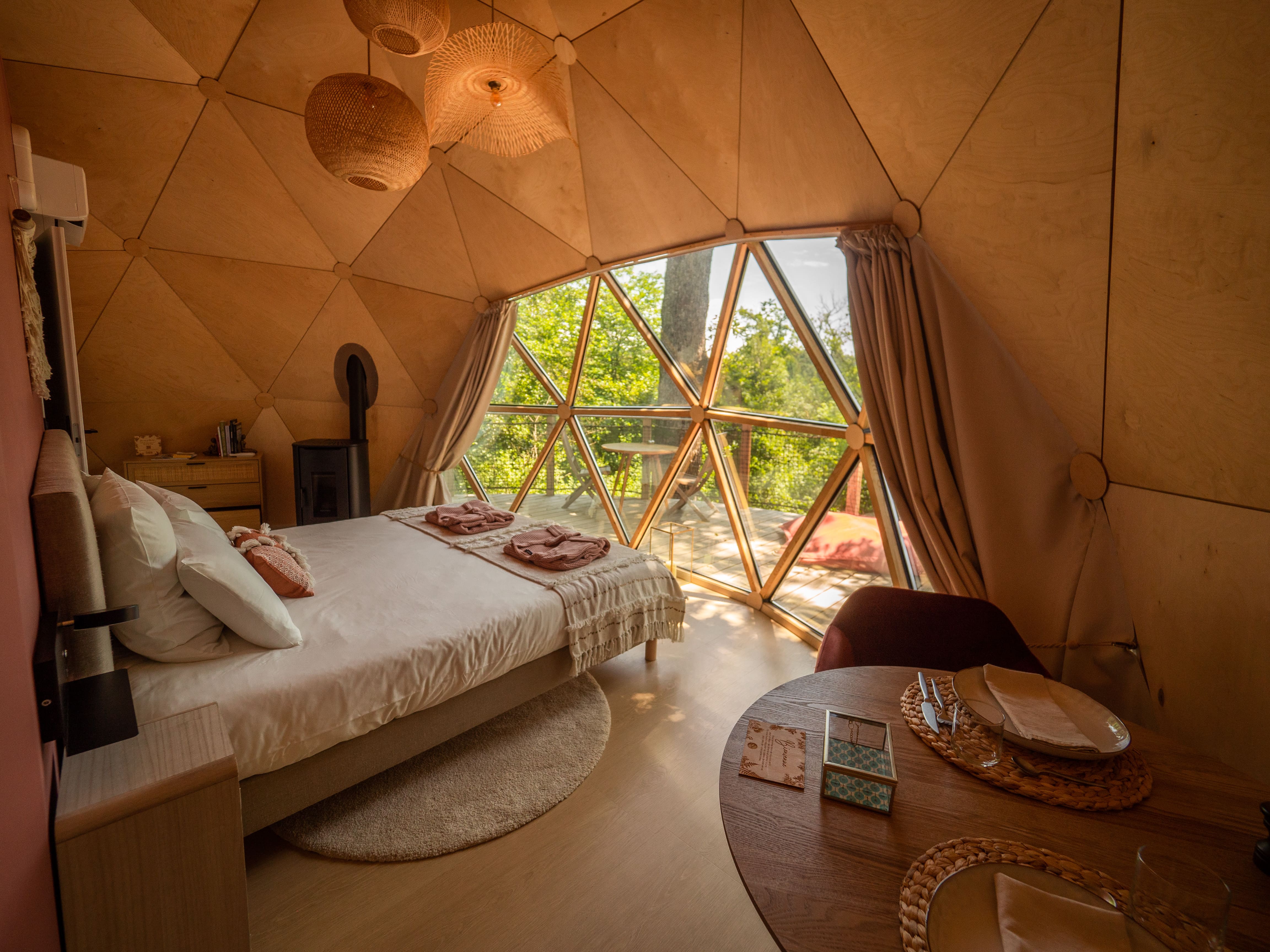 Dôme Cassiopée & Spa : une expérience unique en Auvergne à Cunlhat — salle de bain