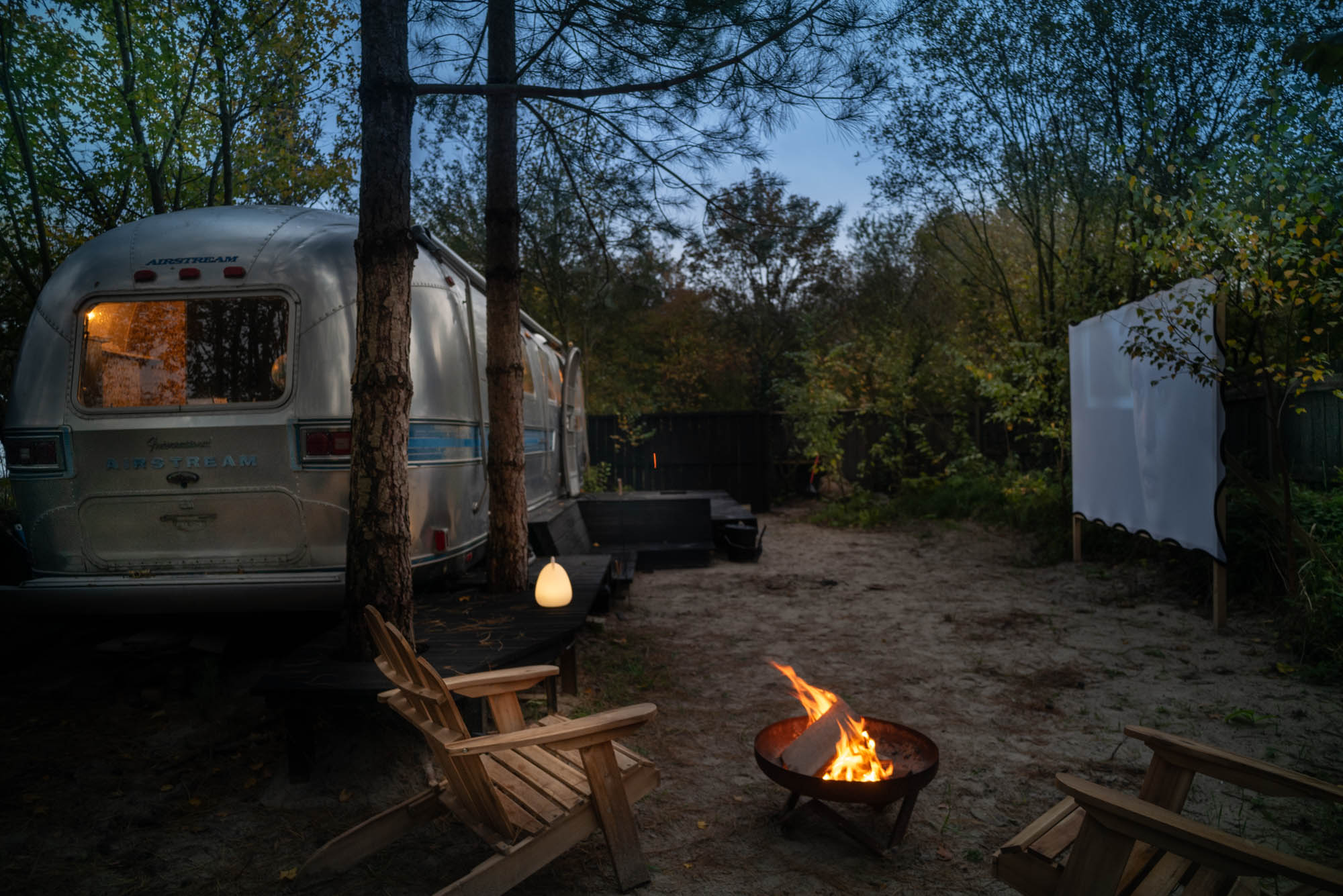 Voyage, Caravan Lodge — Caravane zen et minérale à Somme à Saint-Quentin-En-Tourmont — cuisine