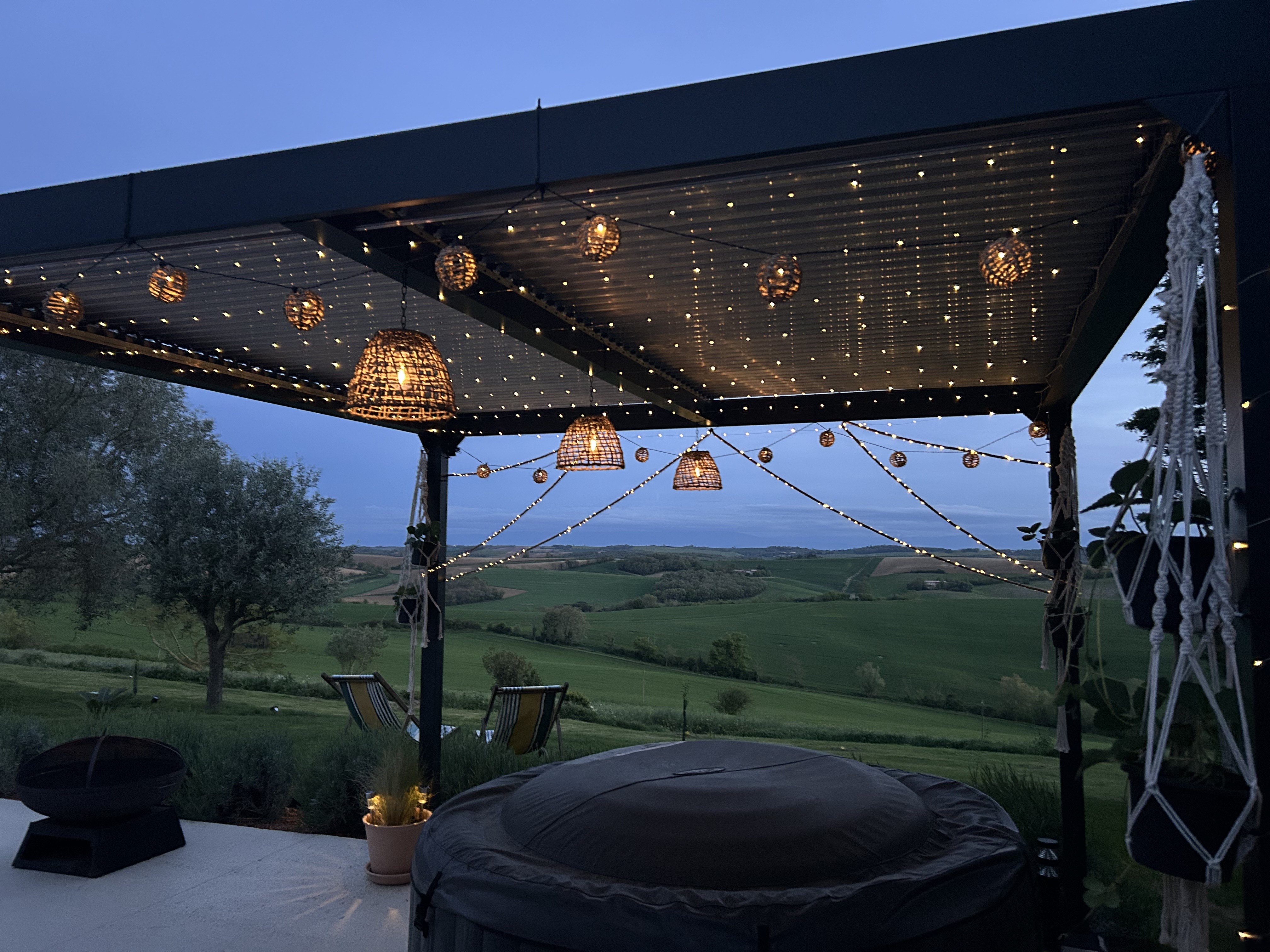 Évasion dans un dôme au cœur des Midi-Pyrénées à Caignac — vue depuis la terrasse