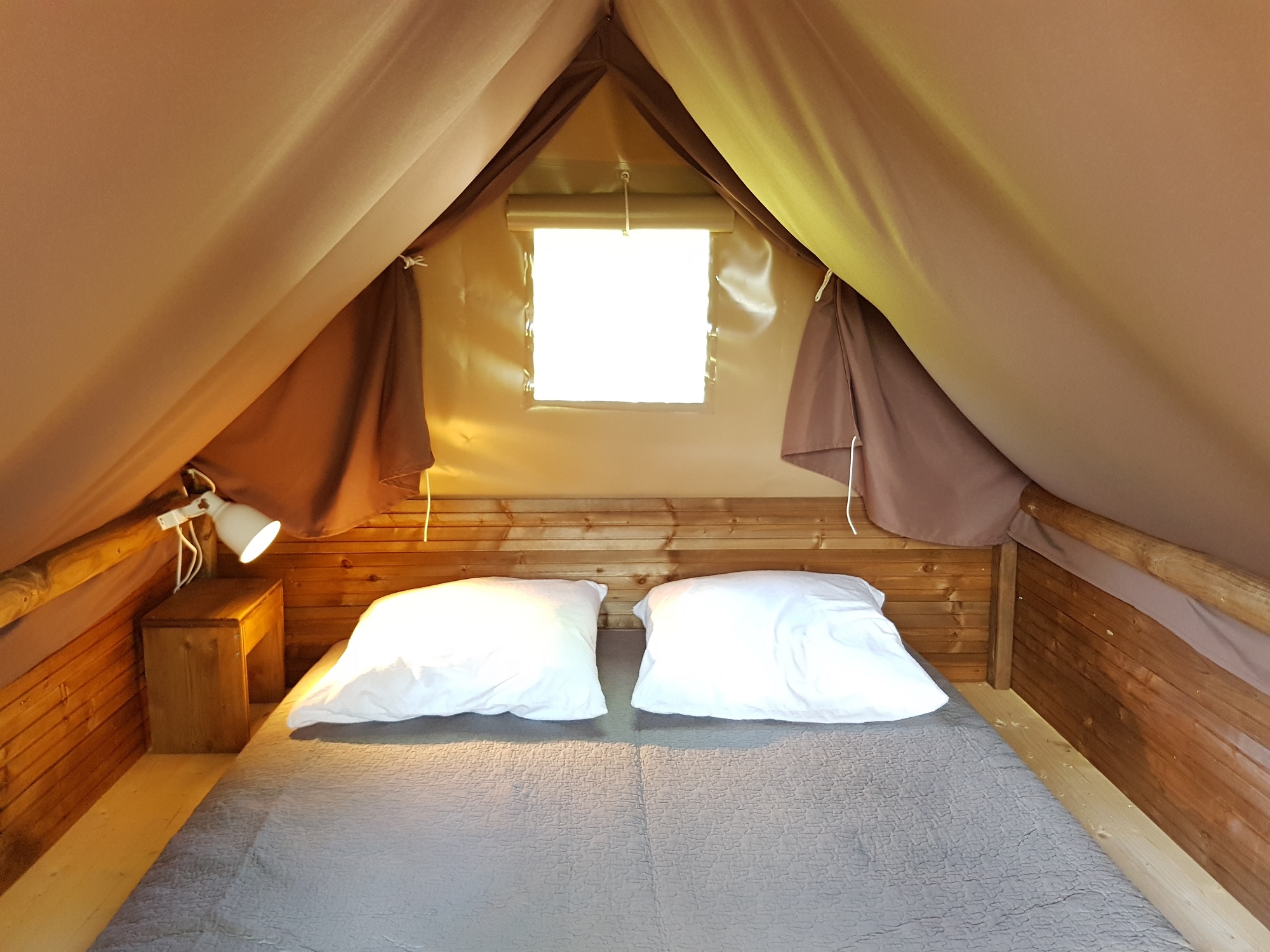 Le Lapiaz : une expérience immersive en tente lodge à Balazuc — vue depuis la terrasse