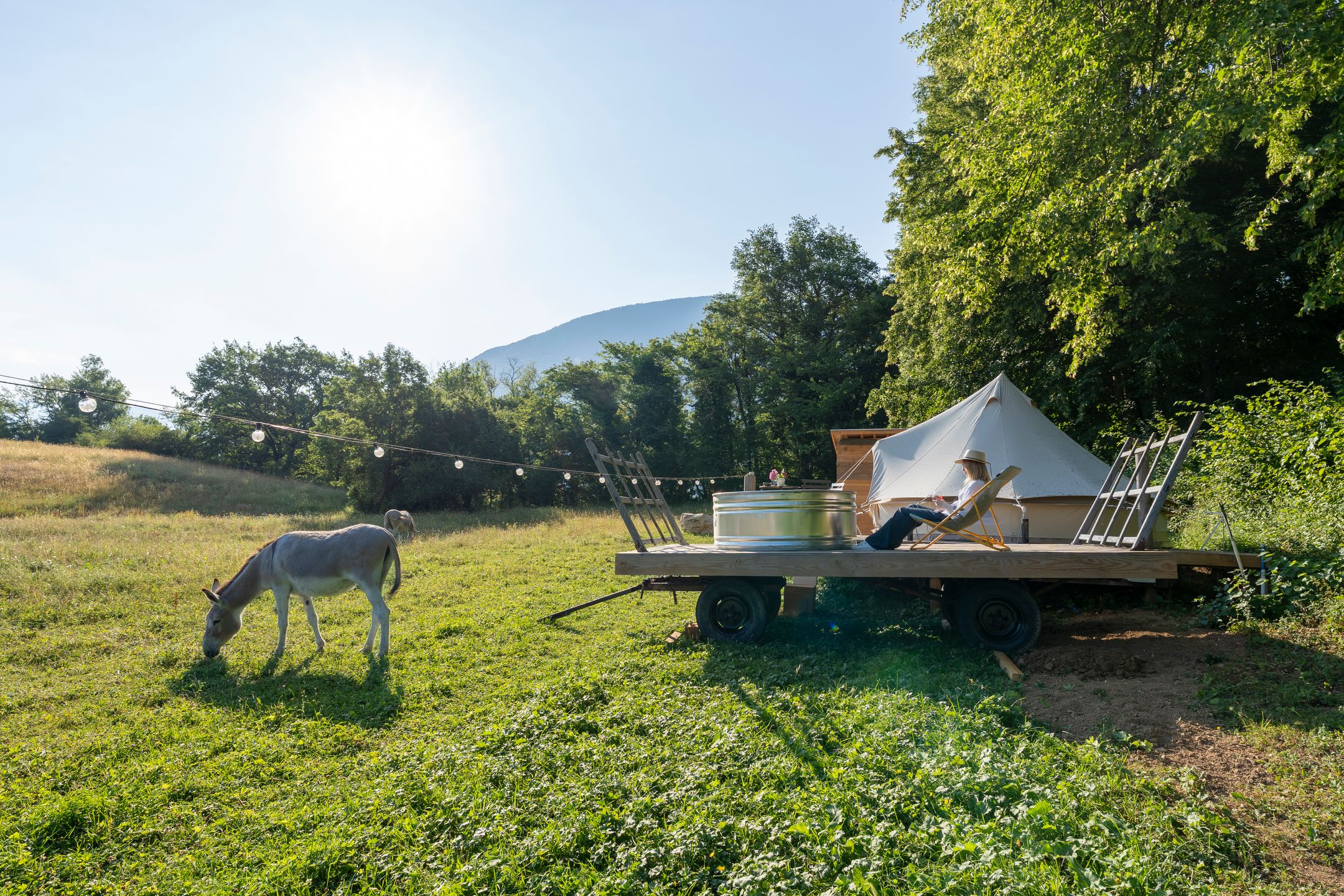 Lodge Gipsy & Spa — Tente lodge panoramique à Isère à Grenoble — vue depuis la terrasse
