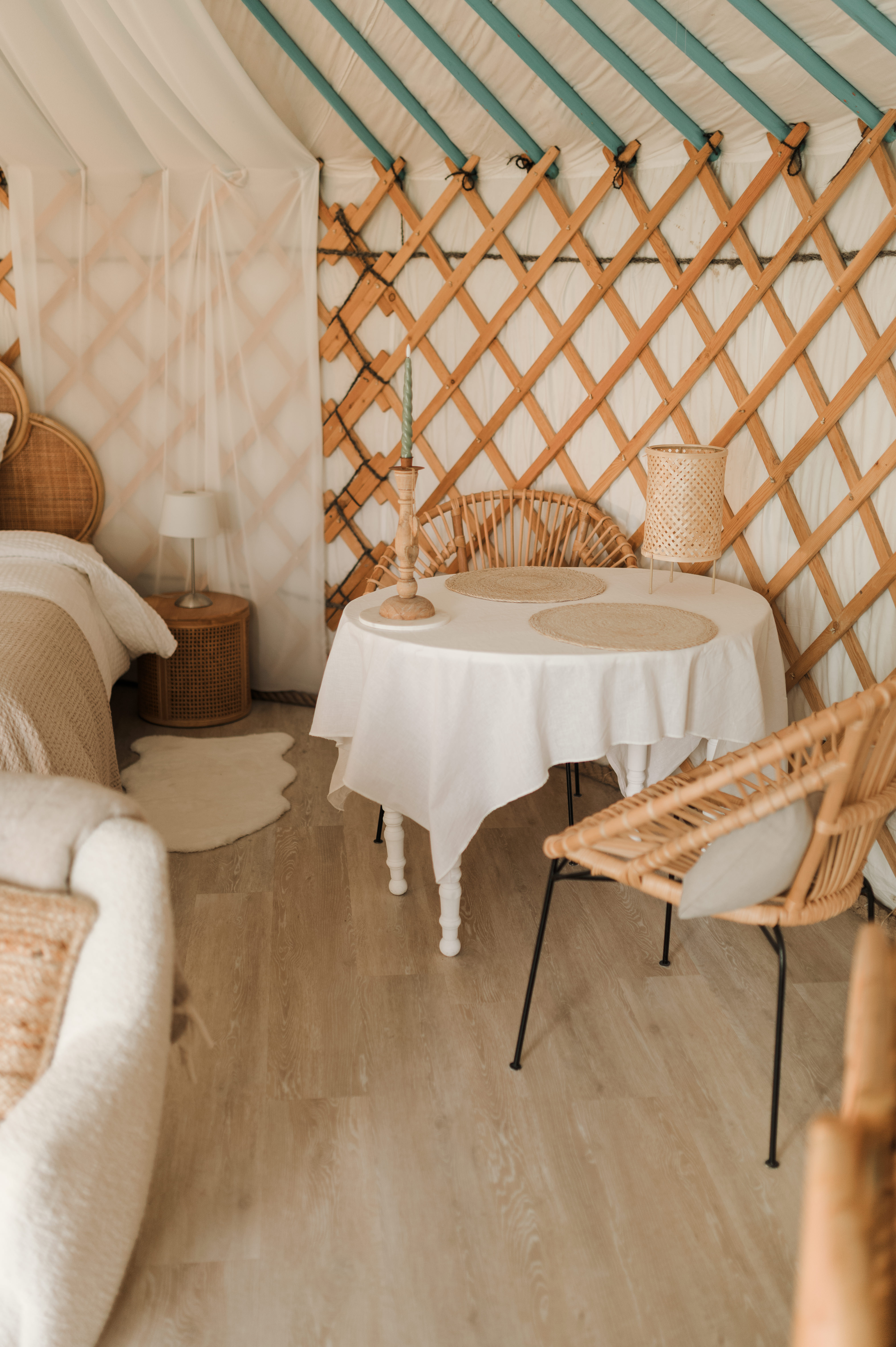 Votre évasion dans une yourte cocooning avec bain nordique à Champfremont — détail architectural