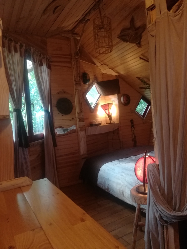 Nid perché : une cabane sur pilotis en pleine nature à Fermanville — environnement naturel