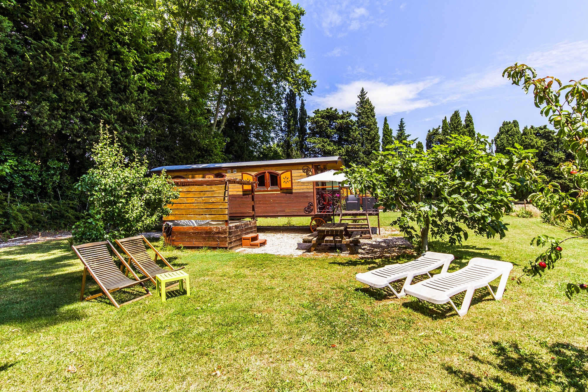 La Roulotte Spa Gitane — Roulotte avec jacuzzi à Pyrénées-Orientales