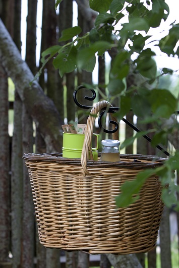 Cabane Les 3 Chouettes : une expérience suspendue dans les arbres à Batilly-En-Puisaye — salle de bain