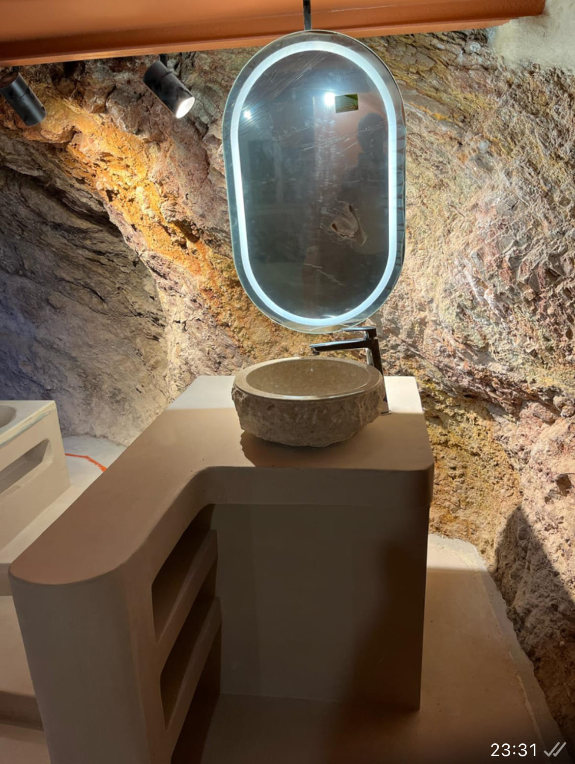 Escapade troglodyte à FITOU — Grotte avec terrasse panoramique à Fitou — cuisine