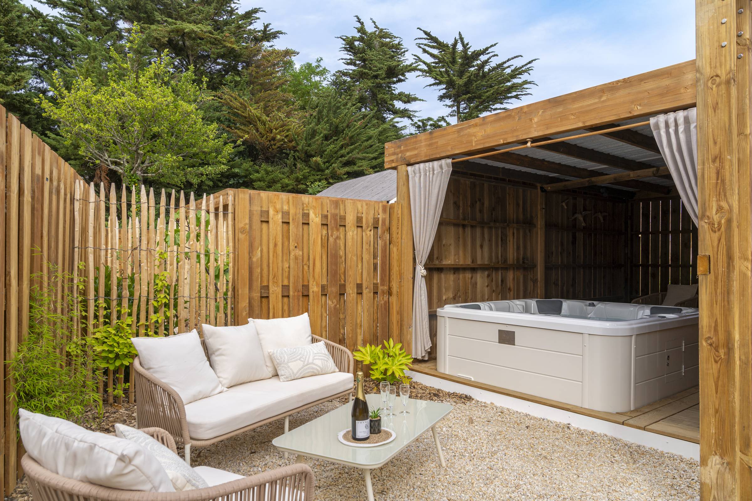 Villa Bois marin spa — Ecolodge avec jacuzzi en Vendée à La Roche-sur-Yon — vue intérieure