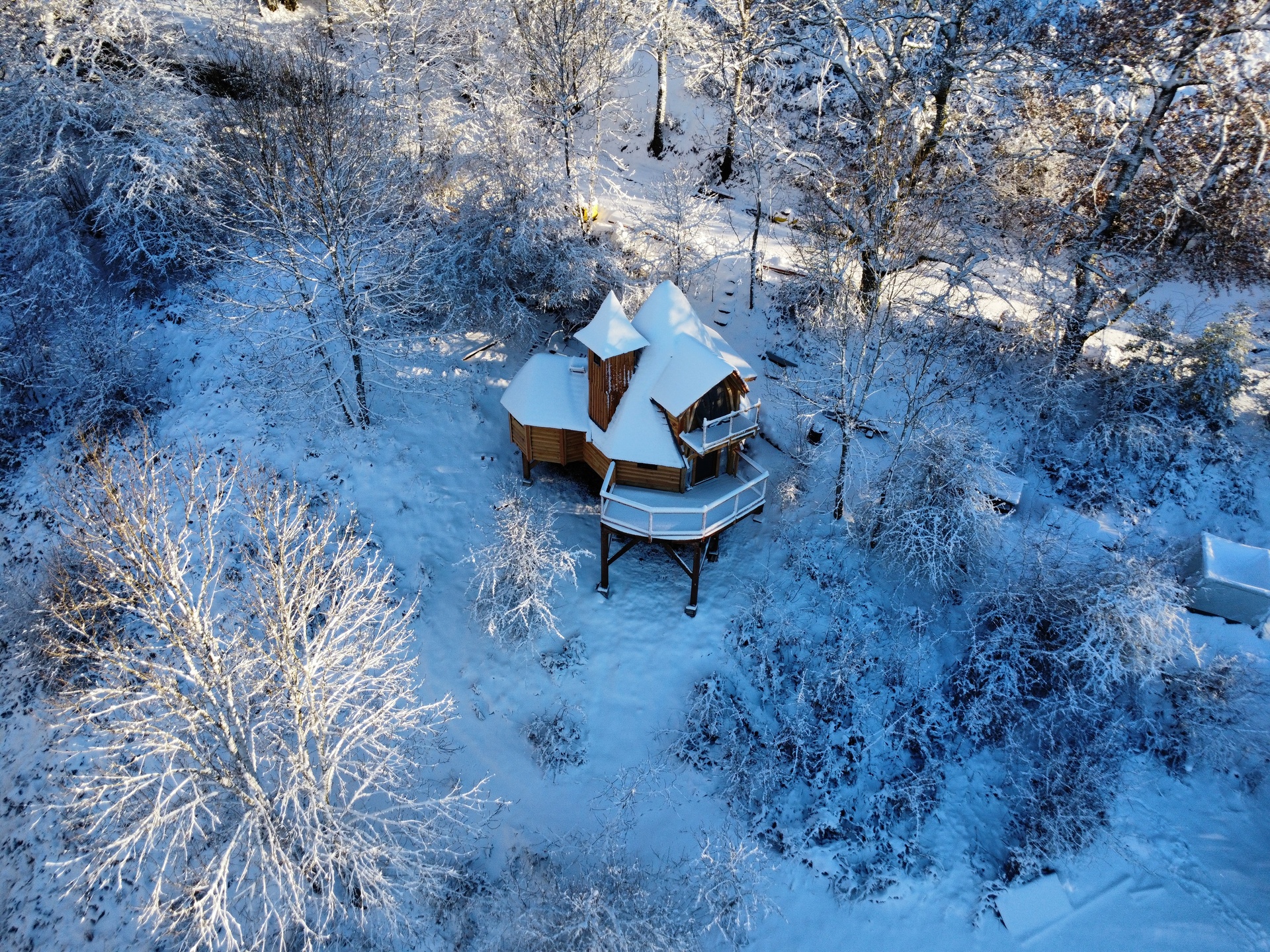 Le château des Havres Verts — Cabane sur pilotis avec spa à Cantal
