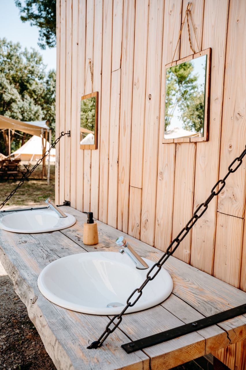 Lodge Vénus — Tente avec spa à Nature Camp Anjou à Sainte-Gemmes-sur-Loire — détail architectural