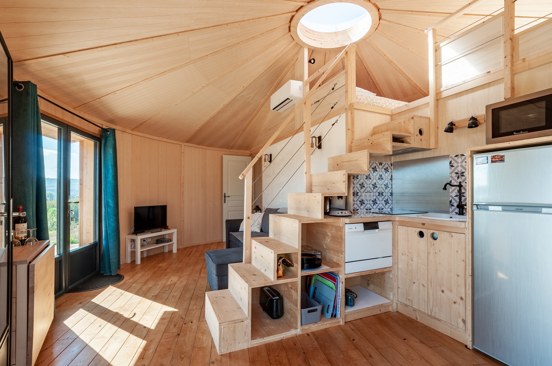 Cabane Spa et vue panoramique — Séjour relaxant en Dordogne à Sarlat-la-Canéda — environnement naturel