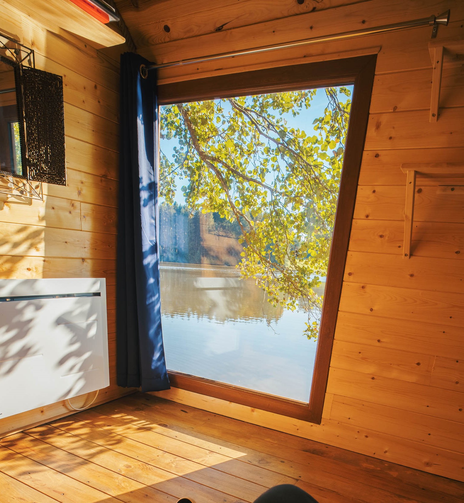 Évasion en Tiny House au bord d'un lac en Auvergne à Condat-En-Combraille — chambre