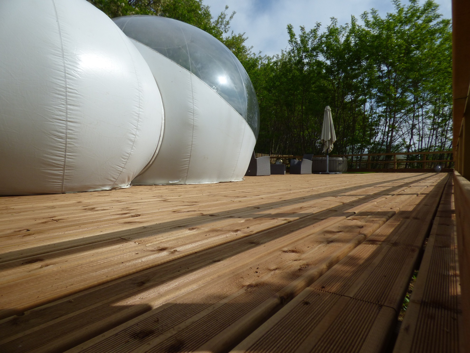 Évasion sensorielle dans une bulle spa en Rhône-Alpes à Jarcieu — vue depuis la terrasse