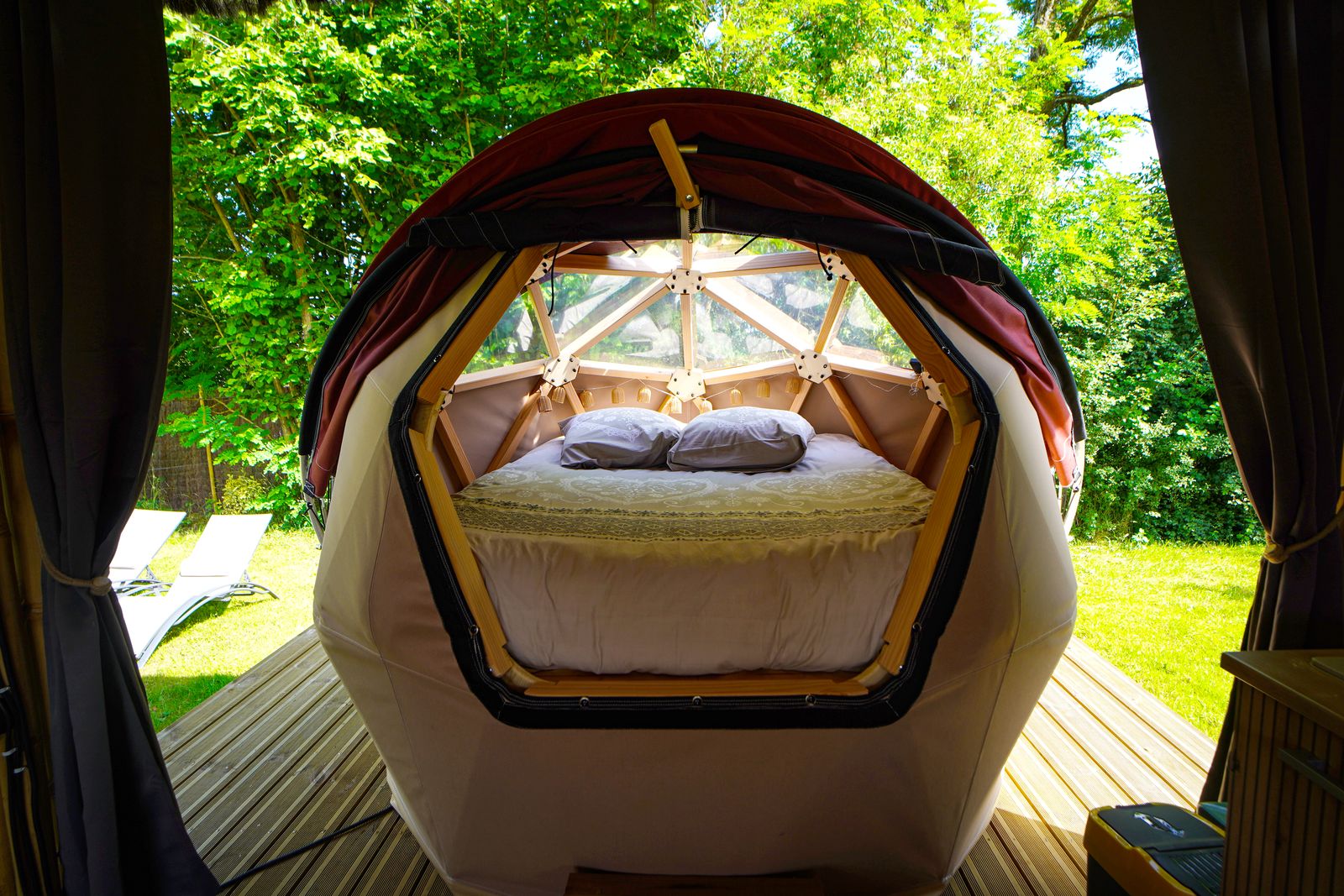 Le dodôme sous son gazebo & Spa — Dôme avec spa privatif à Yonne à L'Yonne — vue depuis la terrasse