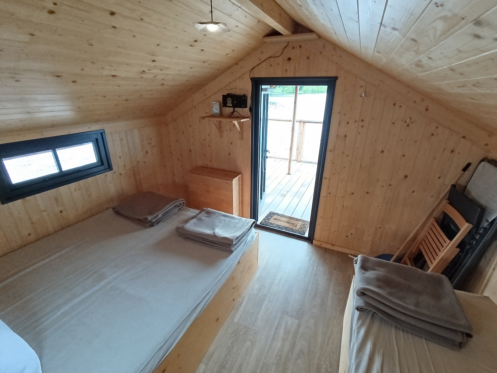 Cabane sur l'eau Aigrette : une expérience unique en Limousin à Flayat — vue depuis la terrasse
