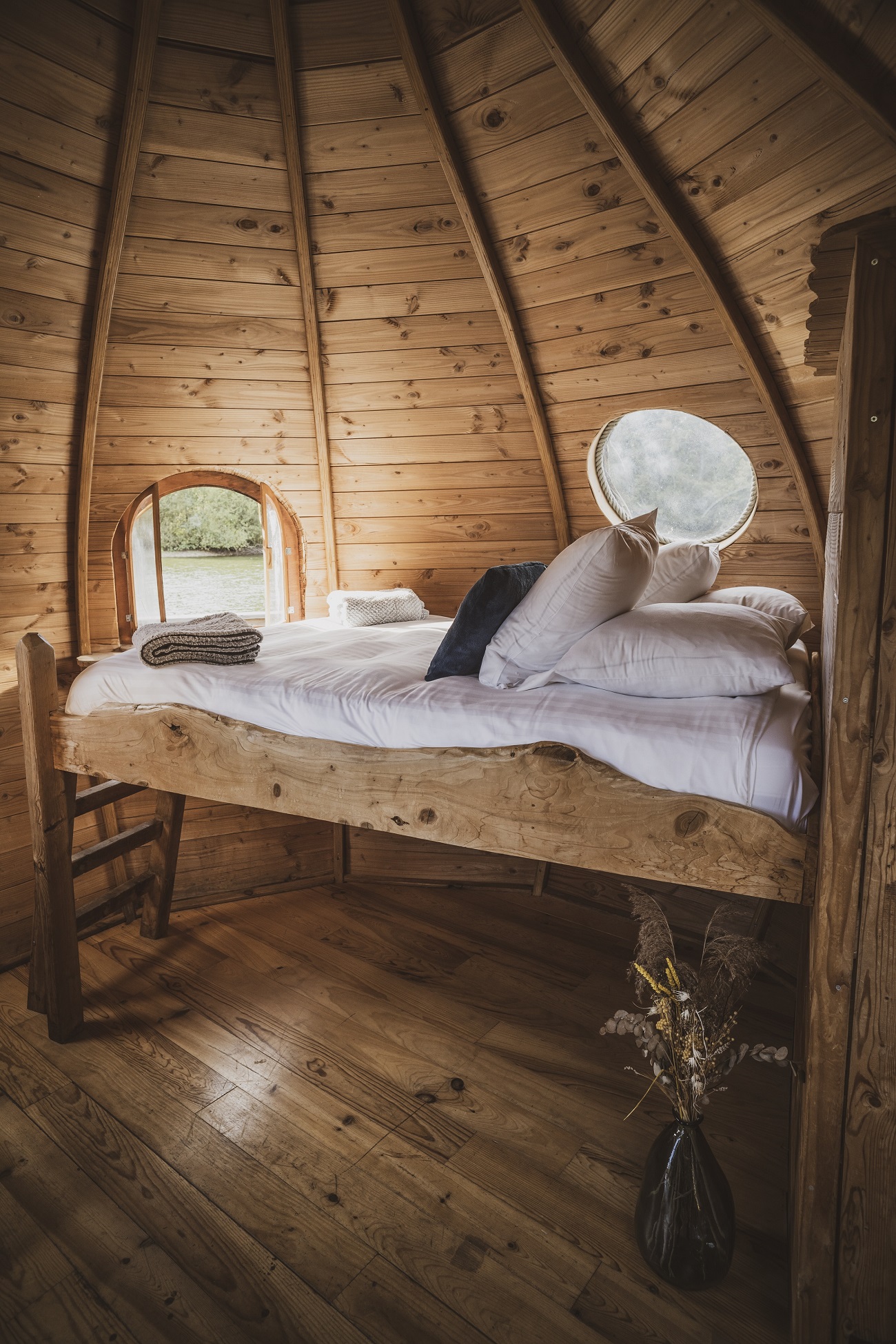 Cabane Spa Boréale : une évasion sur l'eau en Franche-Comté à Chassey-Lès-Montbozon — espace de vie
